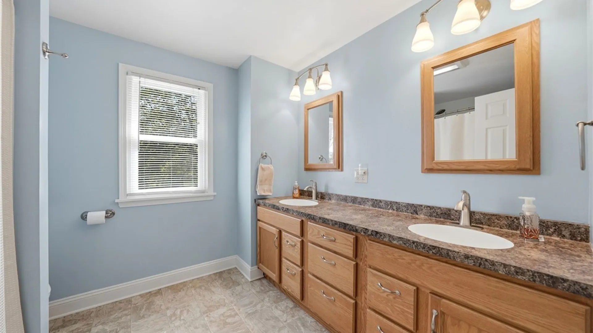 Property at 64 Bittersweet Lane, Orchard Park, NY 14127 21