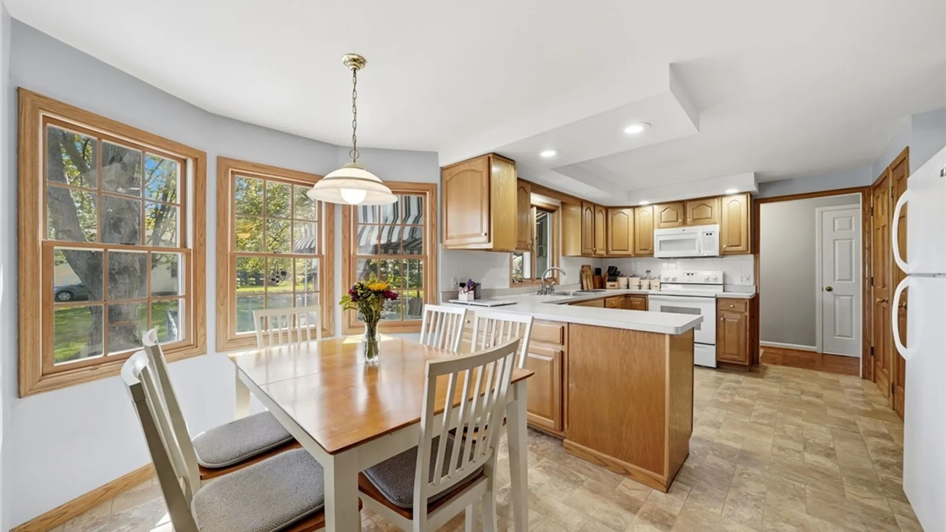 Property at 64 Bittersweet Lane, Orchard Park, NY 14127 9