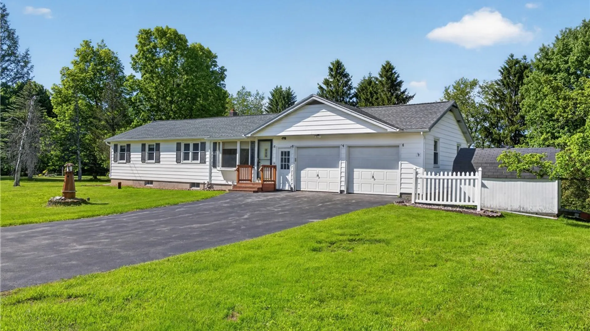 Property at 42 Hillview Dr, West Monroe, NY 13103 4