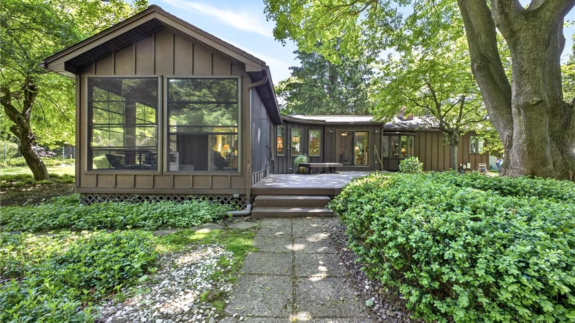 Property at 195 Cornwall Lane, Irondequoit, NY 14617 20