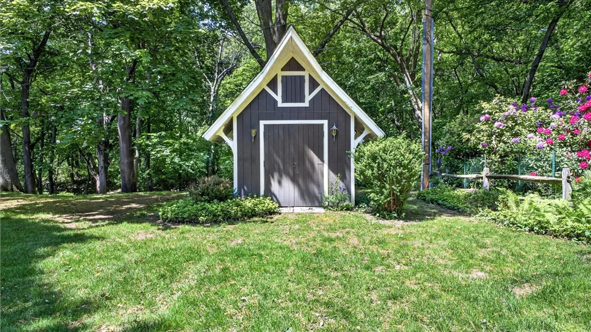 Property at 195 Cornwall Lane, Irondequoit, NY 14617 21