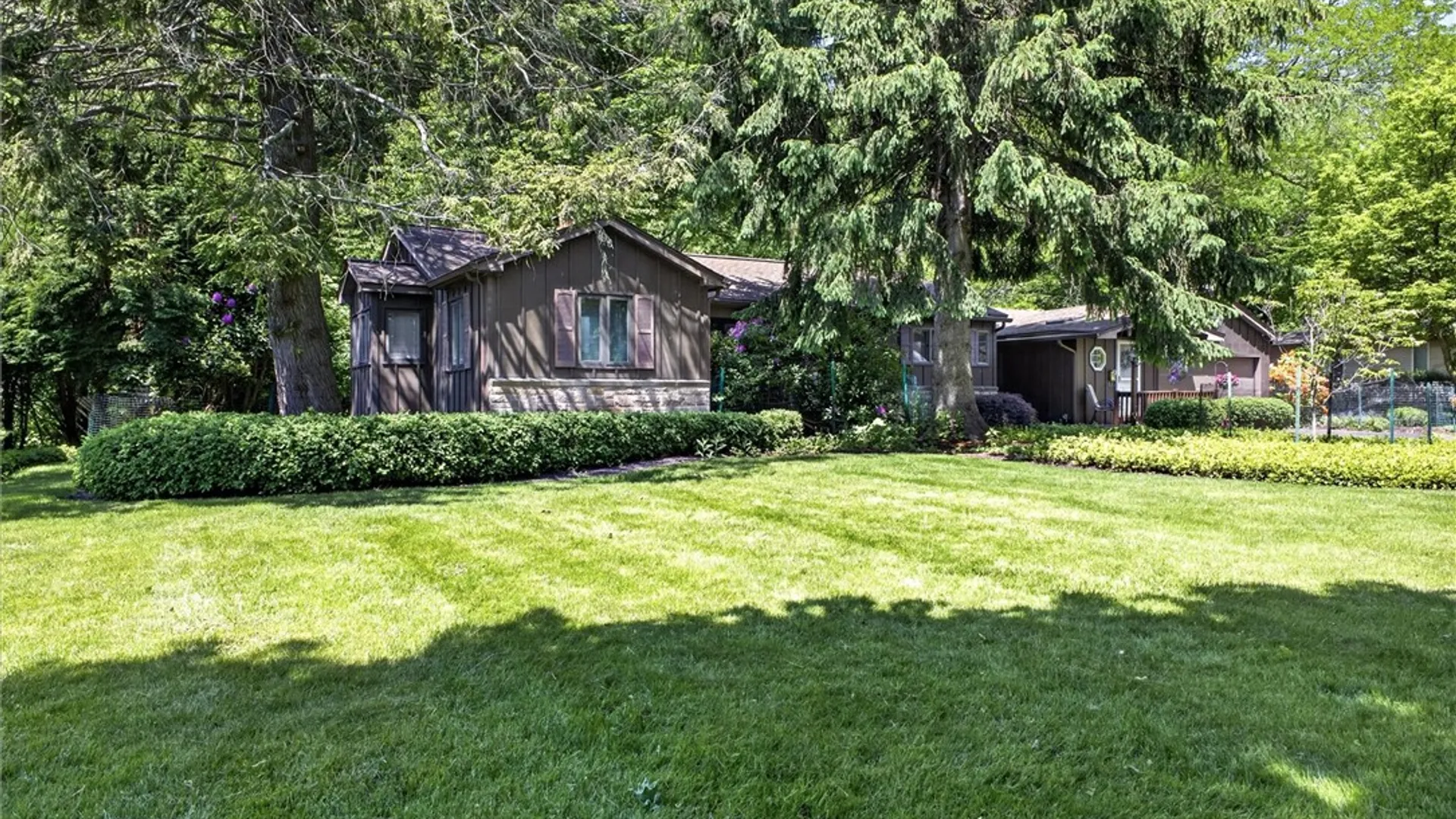 Property at 195 Cornwall Lane, Irondequoit, NY 14617 3