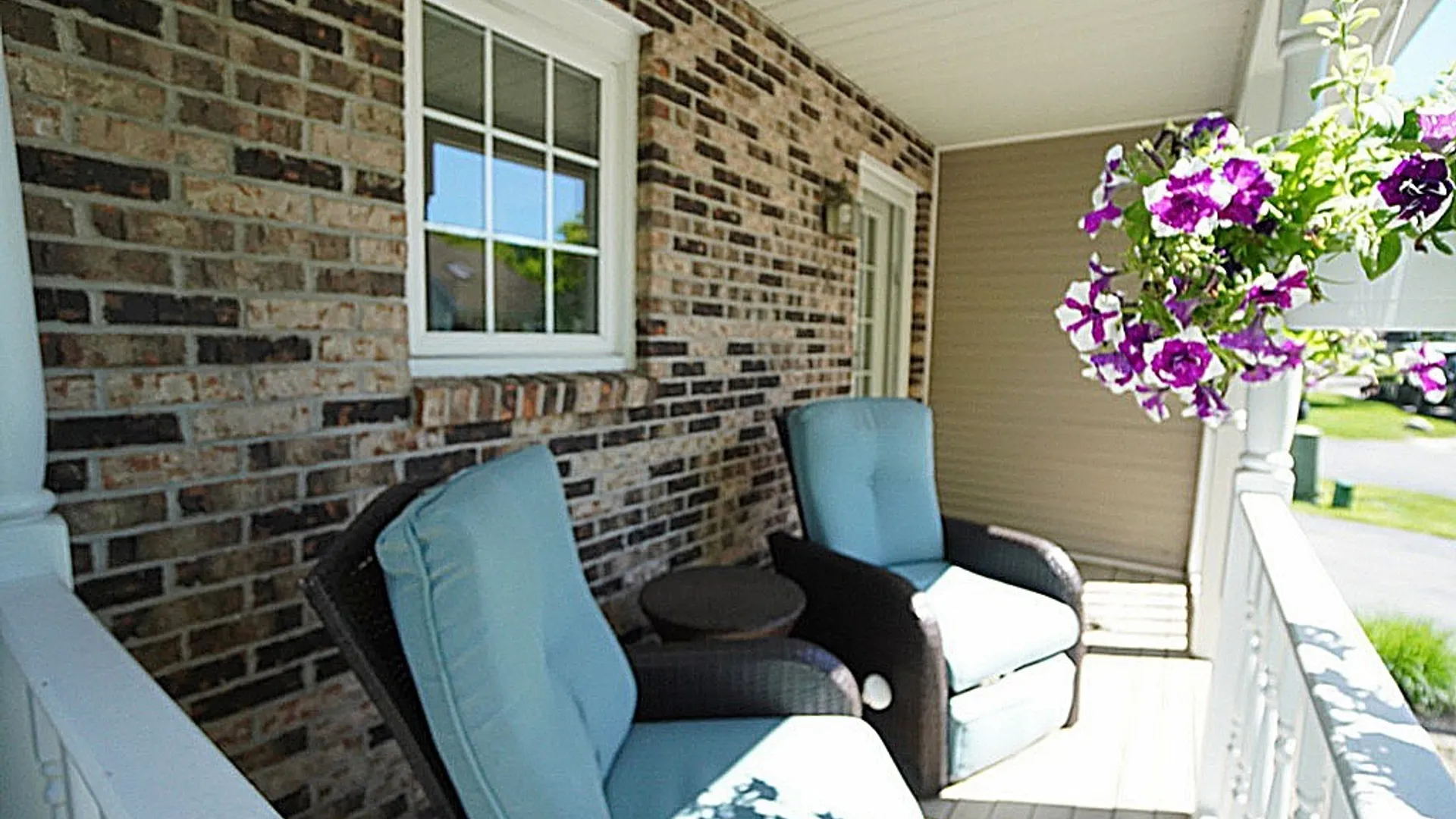 Property at 10 Sweet Bay Lane, Amherst, NY 14221 3