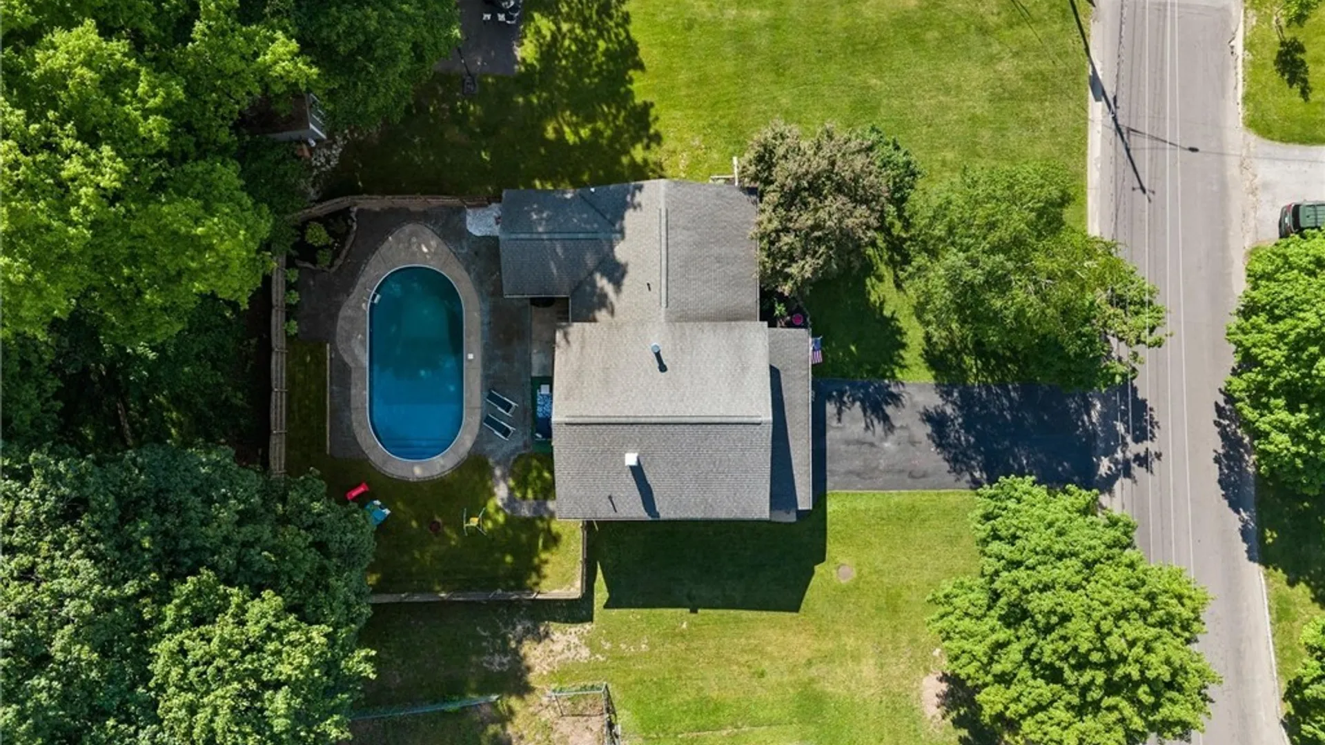 Property at 709 Winkworth Parkway, Syracuse, NY 13215 3