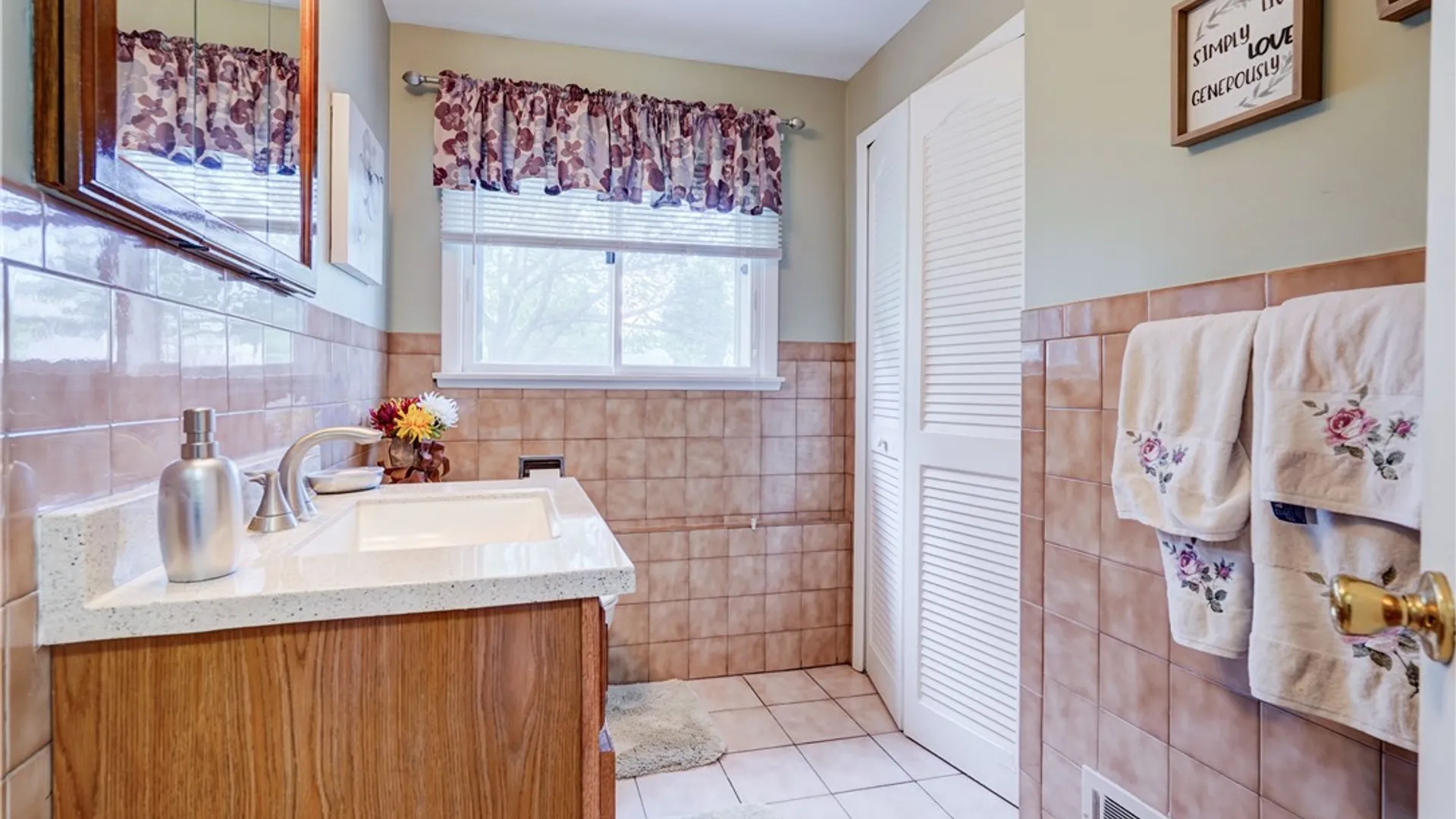 Property at 7 Flamingo Dr, Gates, NY 14624 16