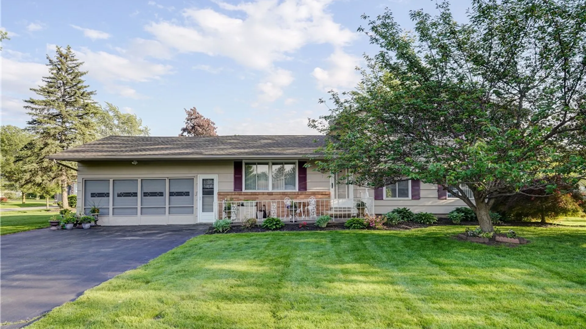 Property at 7 Flamingo Dr, Gates, NY 14624 2