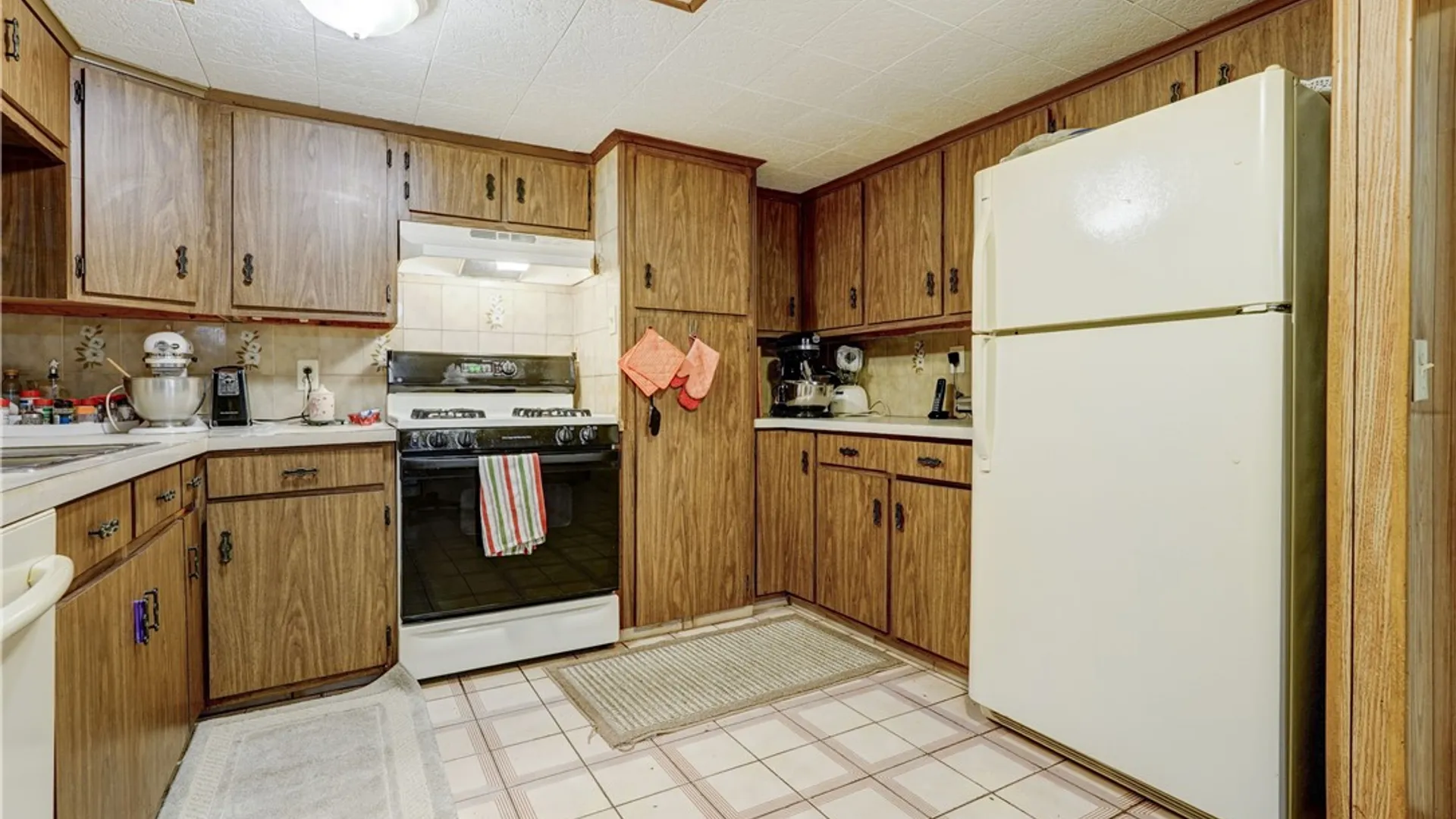Property at 7 Flamingo Dr, Gates, NY 14624 28