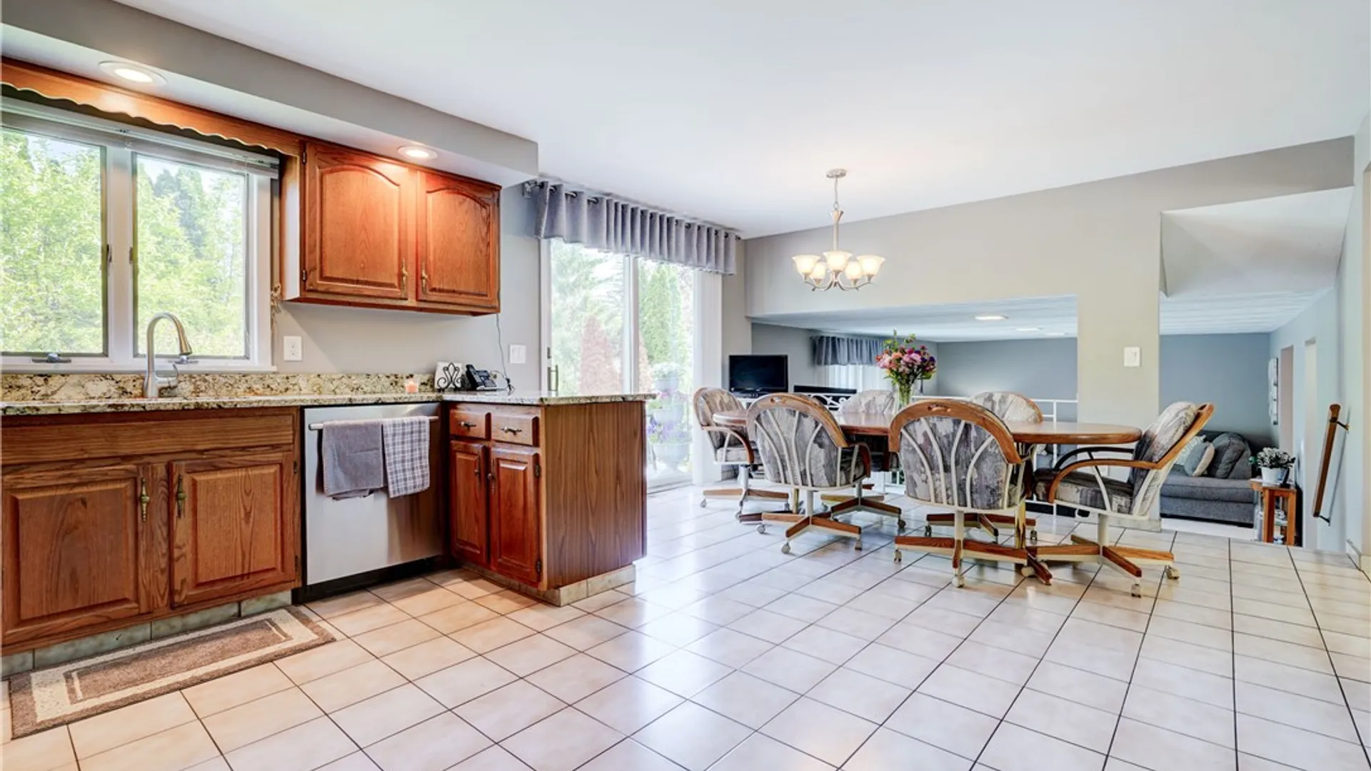 Property at 7 Flamingo Dr, Gates, NY 14624 6