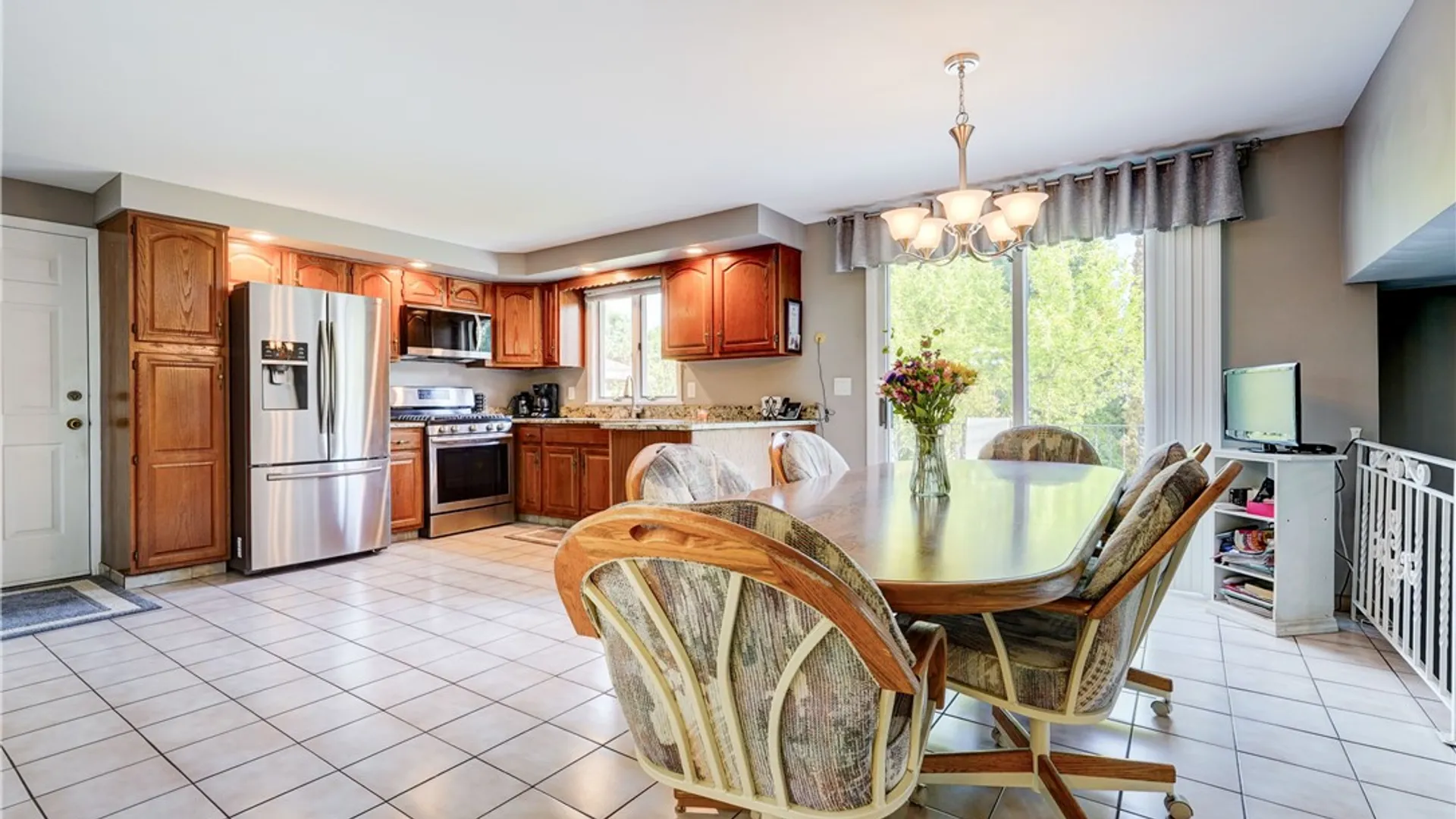 Property at 7 Flamingo Dr, Gates, NY 14624 9