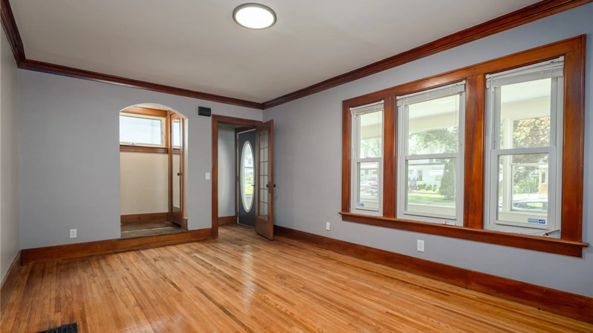 Property at 100 Rockview Terrace, Rochester, NY 14606 4