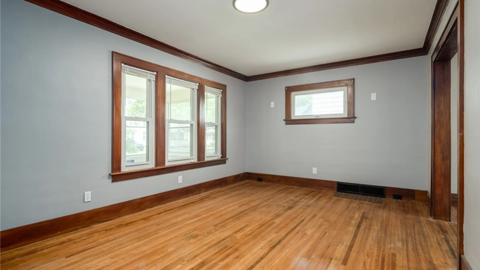 Property at 100 Rockview Terrace, Rochester, NY 14606 7