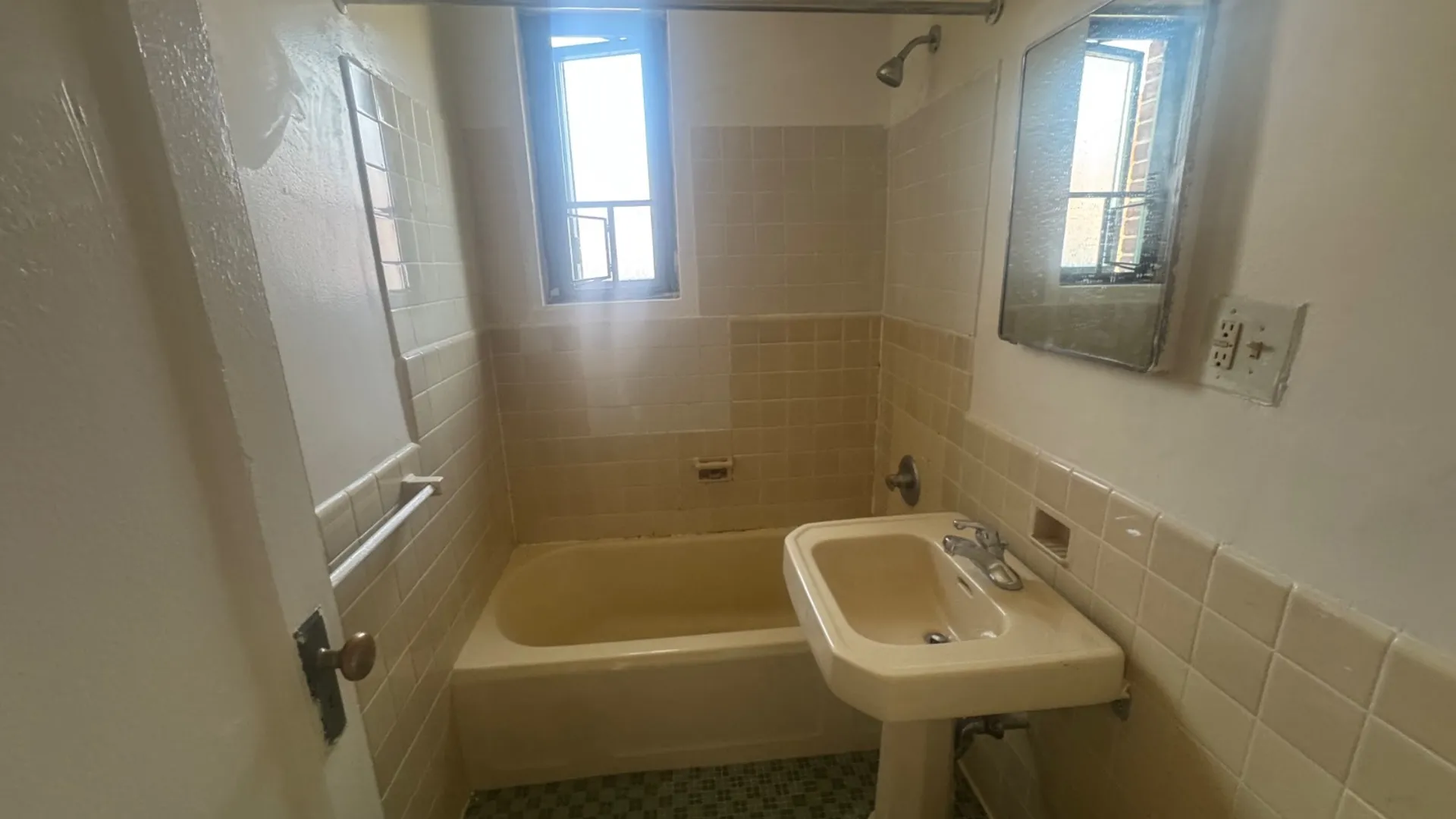 Property at 1409 Metropolitan Ave, Bronx, NY 10462 15