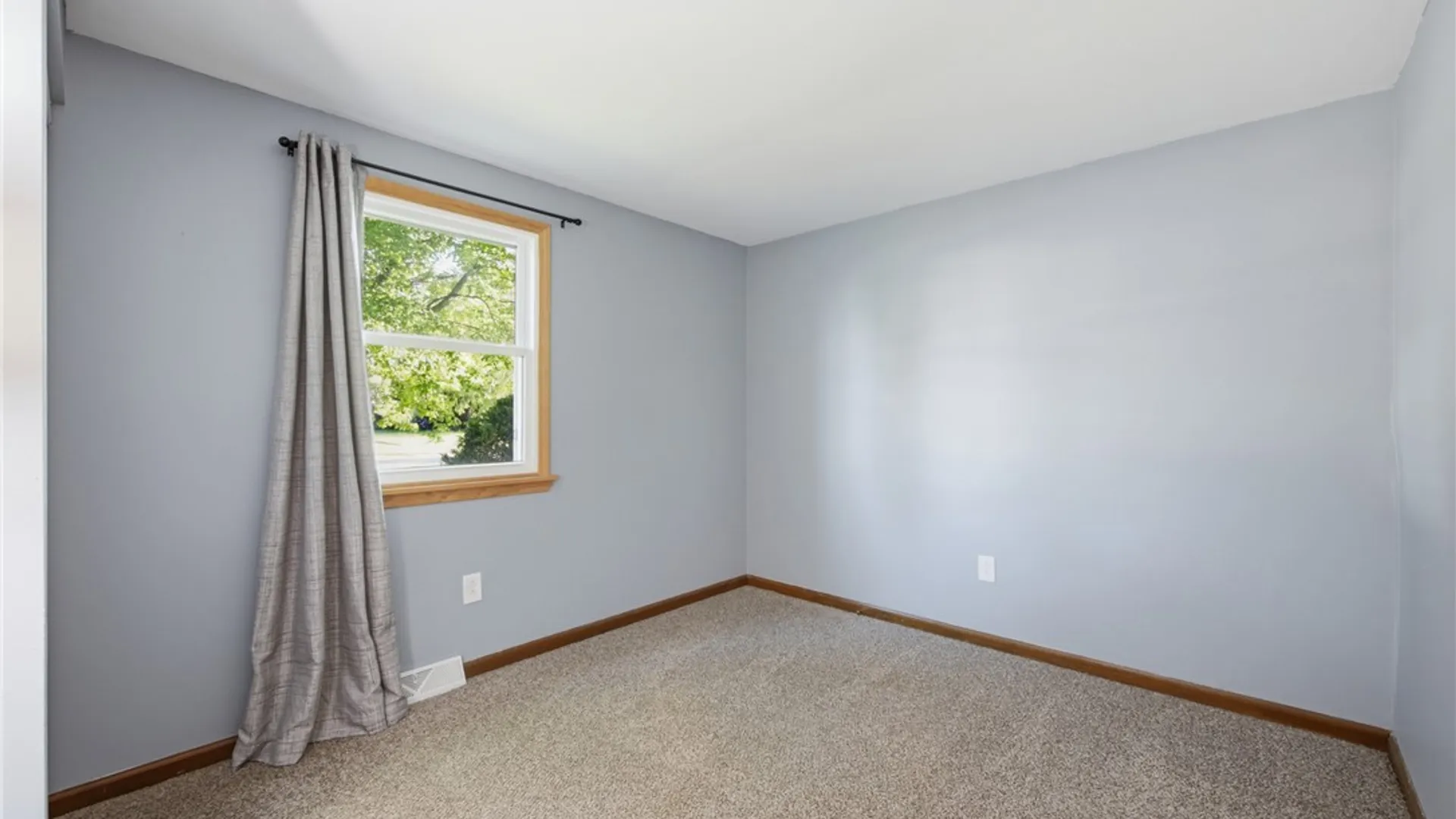 Property at 2224 Harbor Run Lane, Hamburg, NY 14085 16
