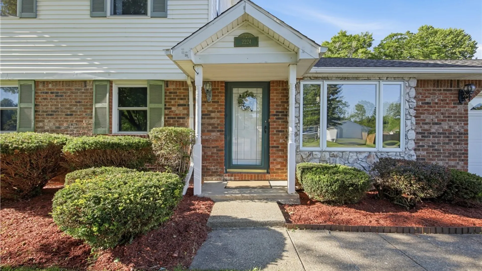 Property at 2224 Harbor Run Lane, Hamburg, NY 14085 4