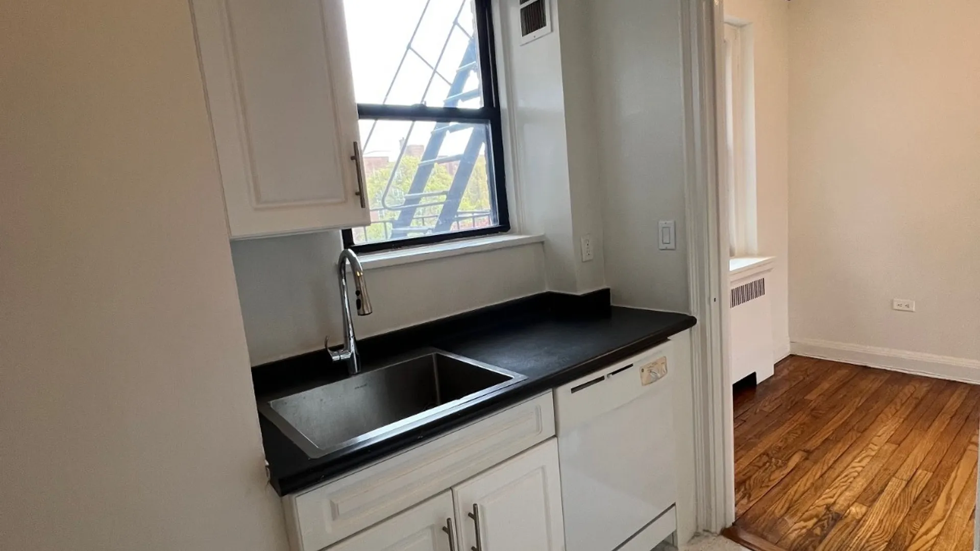 Property at 625 Gramatan Ave, Mt Vernon, NY 10552 4
