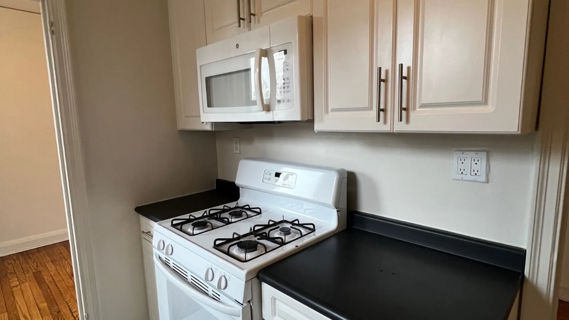 Property at 625 Gramatan Ave, Mt Vernon, NY 10552 5