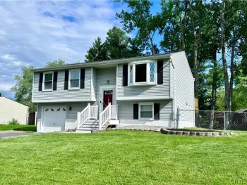 8142 Scotia Lane, Clay, NY 13090