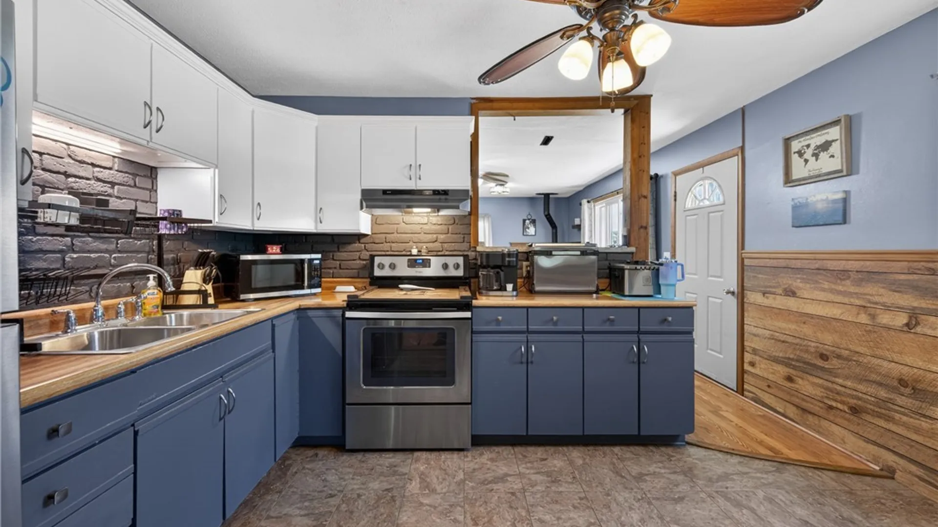 Property at 7953 Eisenhower Boulevard, Cicero, NY 13030 8