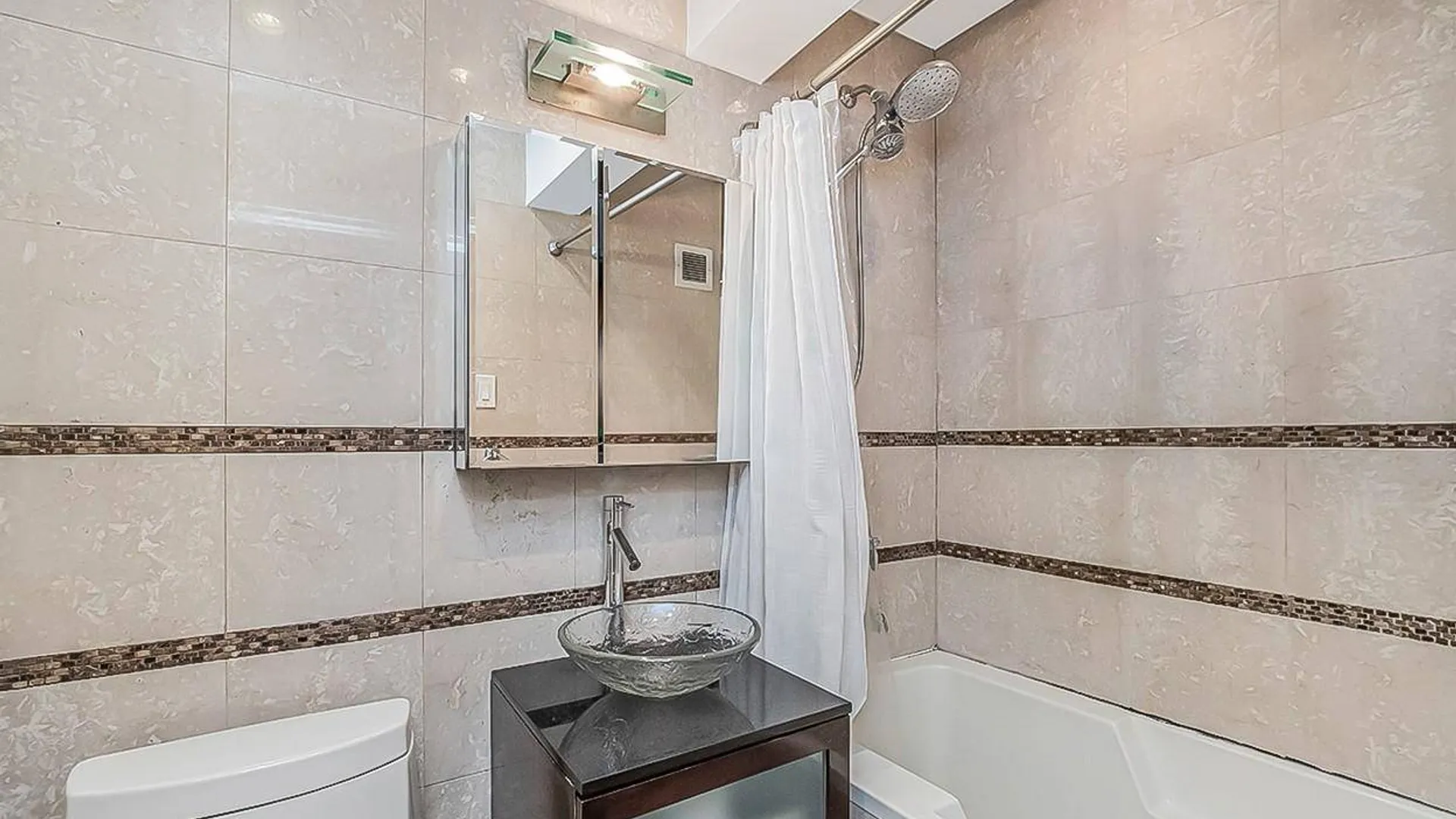 Property at 1874 Pelham Parkway S, Bronx, NY 10461 5