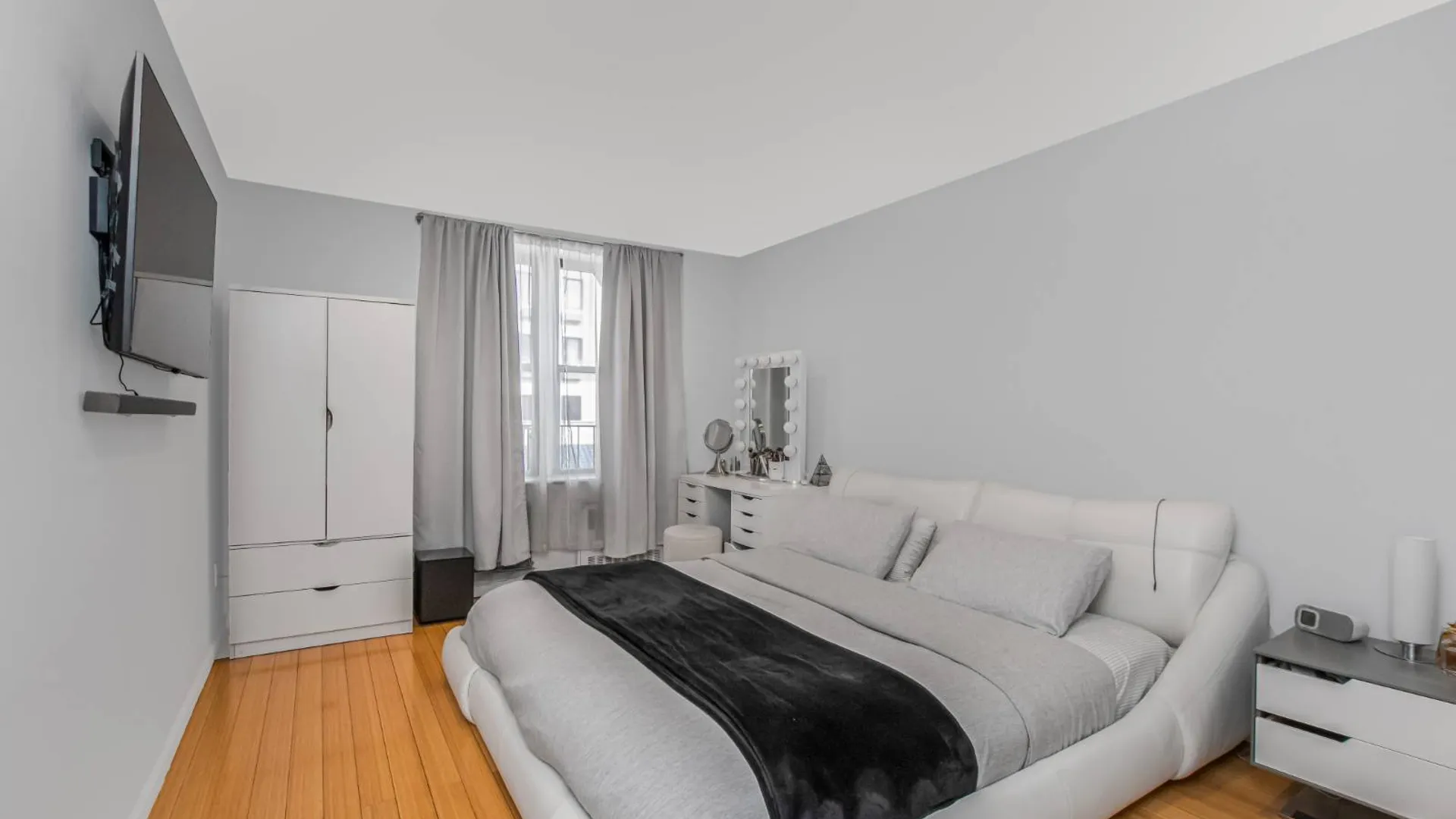 Property at 1874 Pelham Parkway S, Bronx, NY 10461 6
