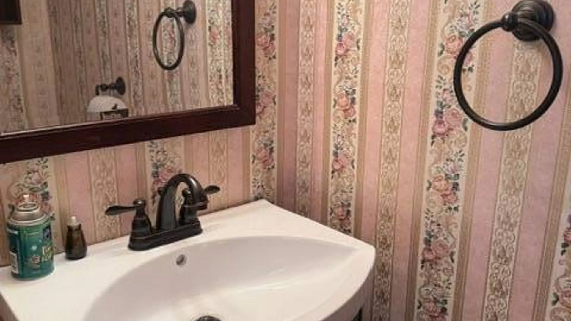 Property at 75 Benjamin Dr, Staten Island, NY 10303 5