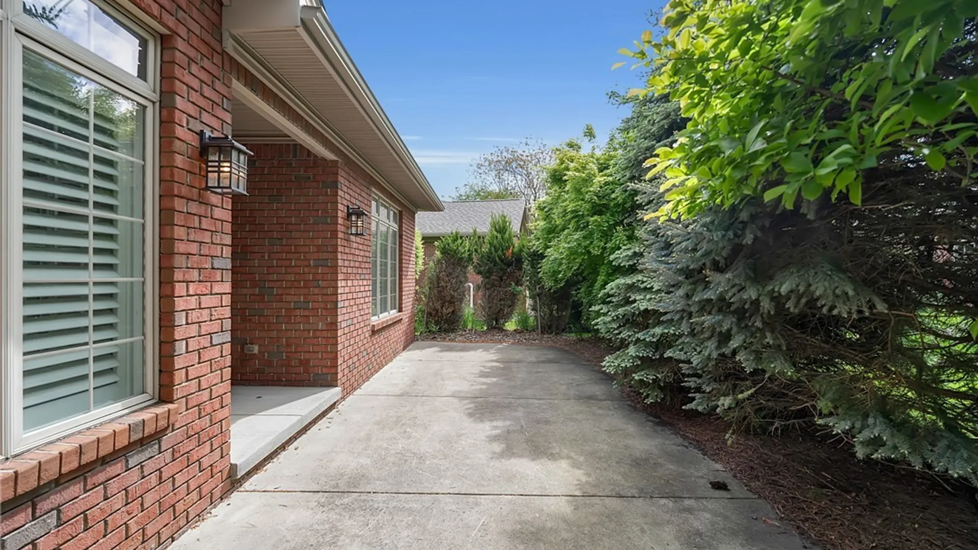 Property at 162 Hampton Hill Drive Drive, Amherst, NY 14221 4