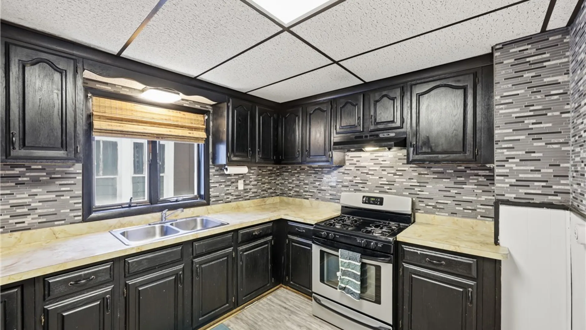 Property at 102 Cloverdale Avenue, Buffalo, NY 14215 9