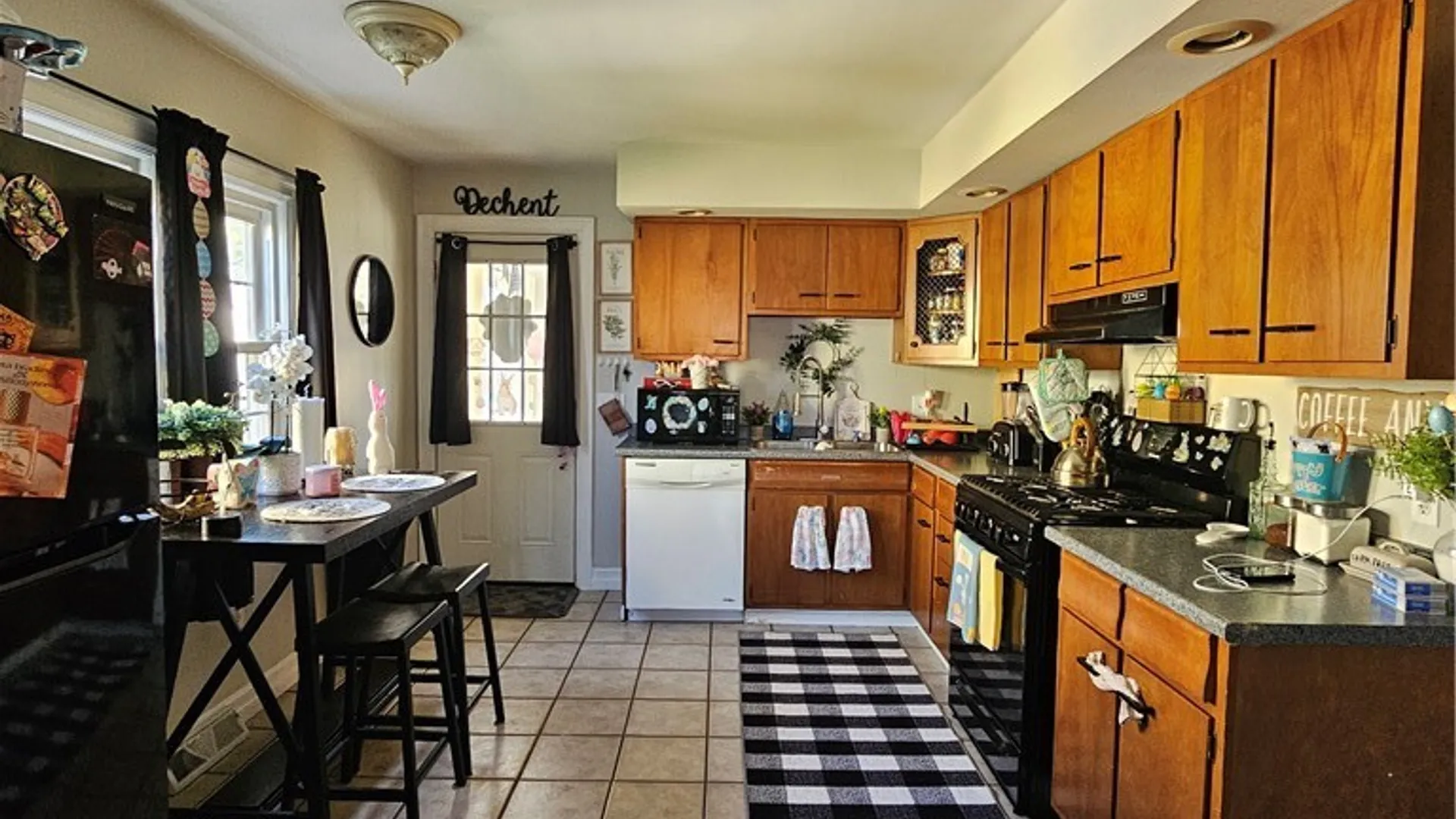 Property at 3071 Lyth Road, Hamburg, NY 14218 3