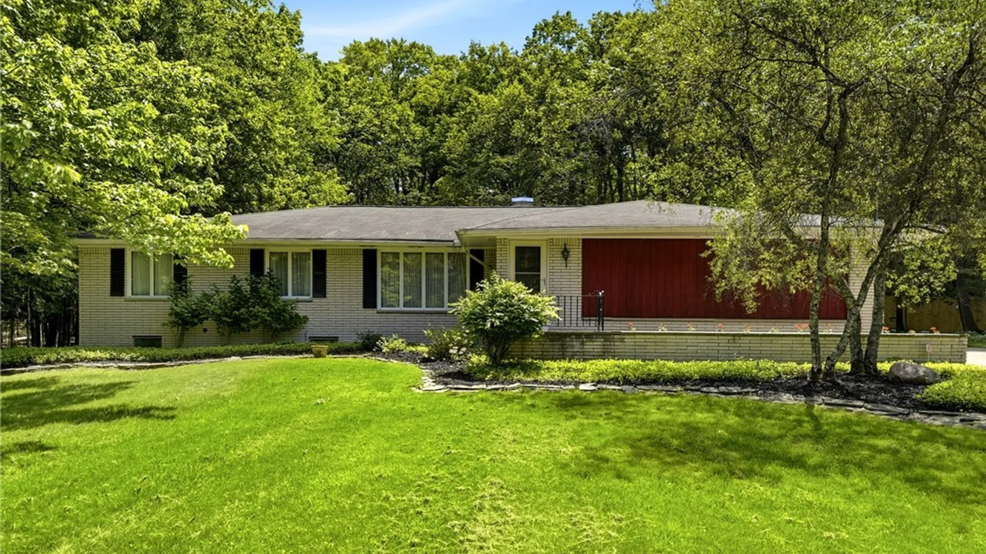 Property at 7922 Hywood Drive, Boston, NY 14075 2