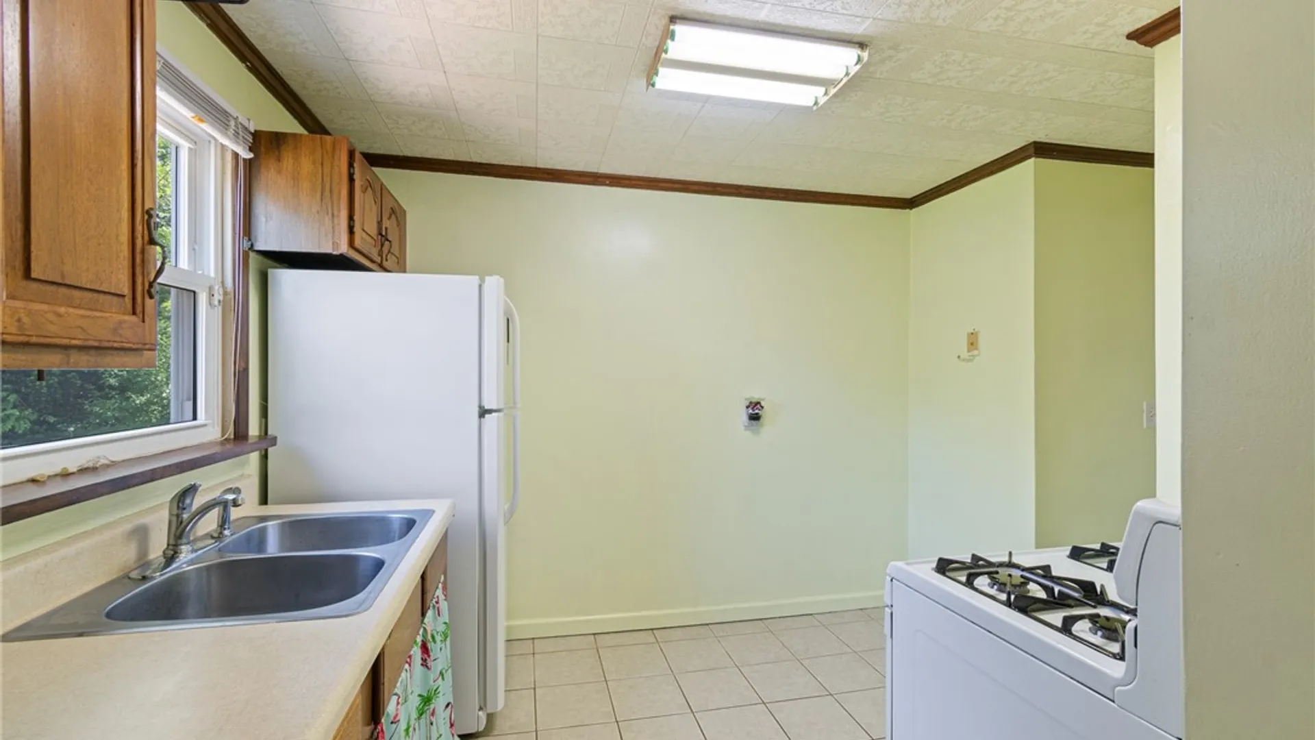 Property at 206 English Road, Greece, NY 14616 8