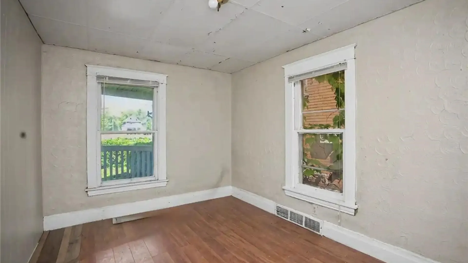 Property at 517 Tronolone Place, Niagara Falls, NY 14301 17