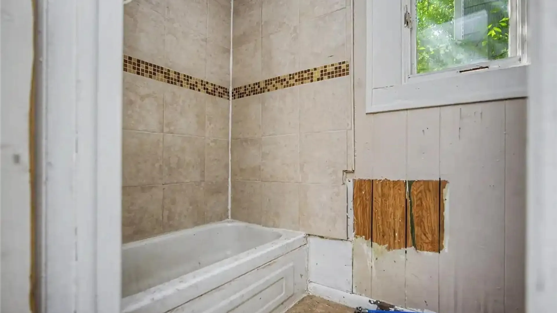 Property at 517 Tronolone Place, Niagara Falls, NY 14301 28