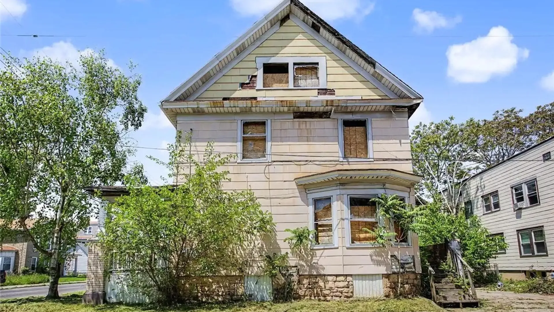 Property at 613 7th Street, Niagara Falls, NY 14301 3