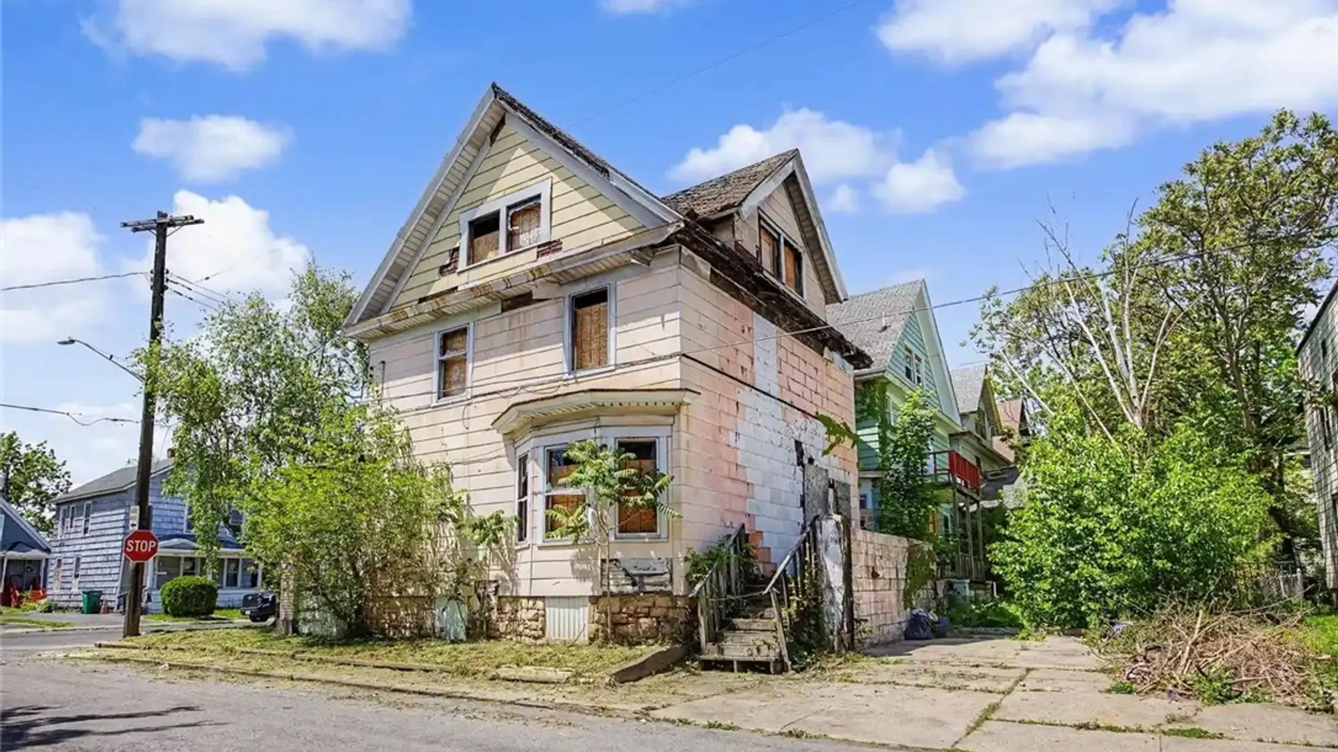 Property at 613 7th Street, Niagara Falls, NY 14301 4