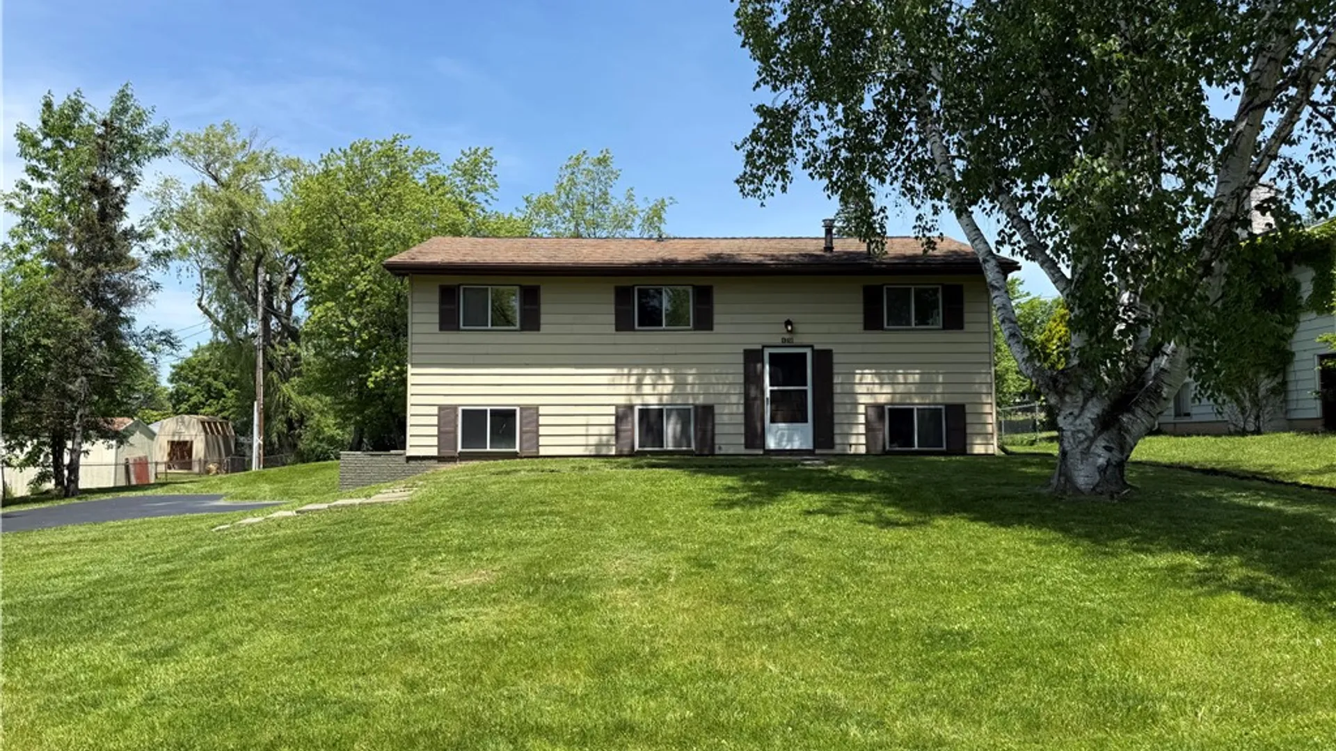 Property at 142 Prentiss Way, Henrietta, NY 14467 2