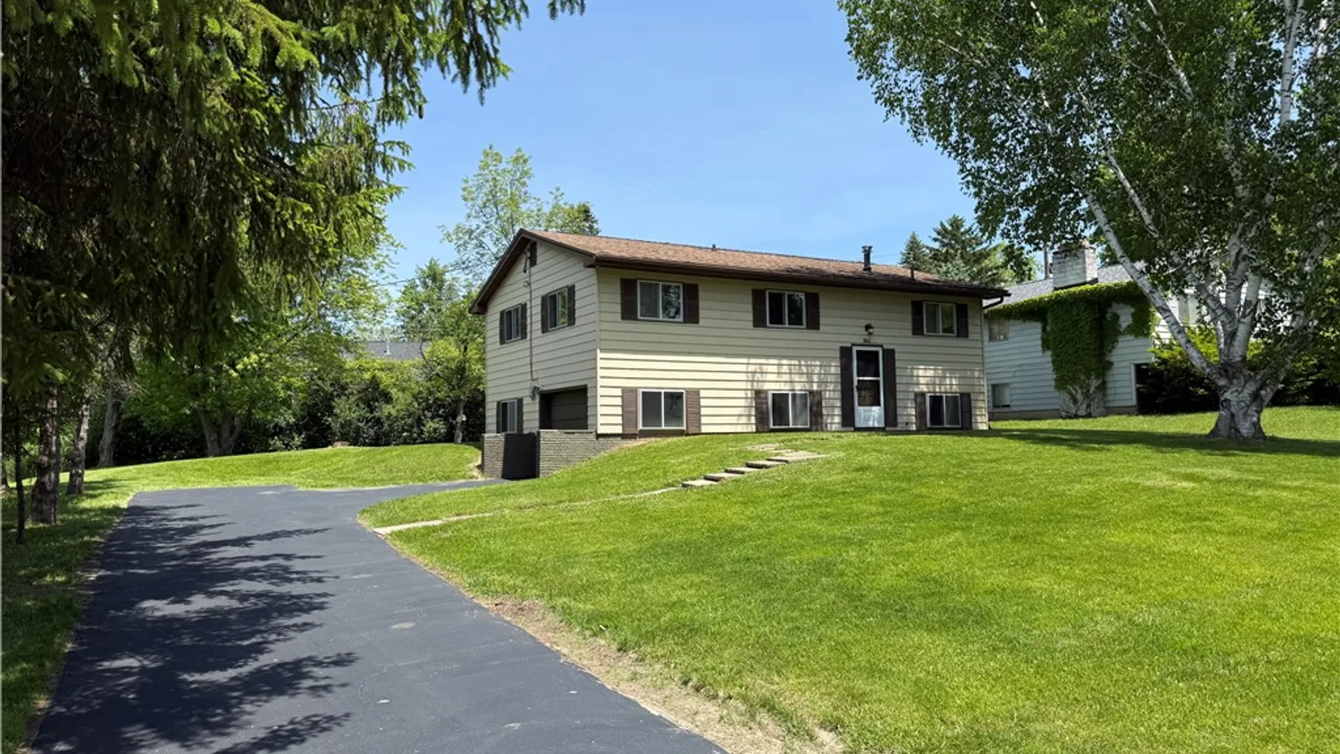 Property at 142 Prentiss Way, Henrietta, NY 14467 3