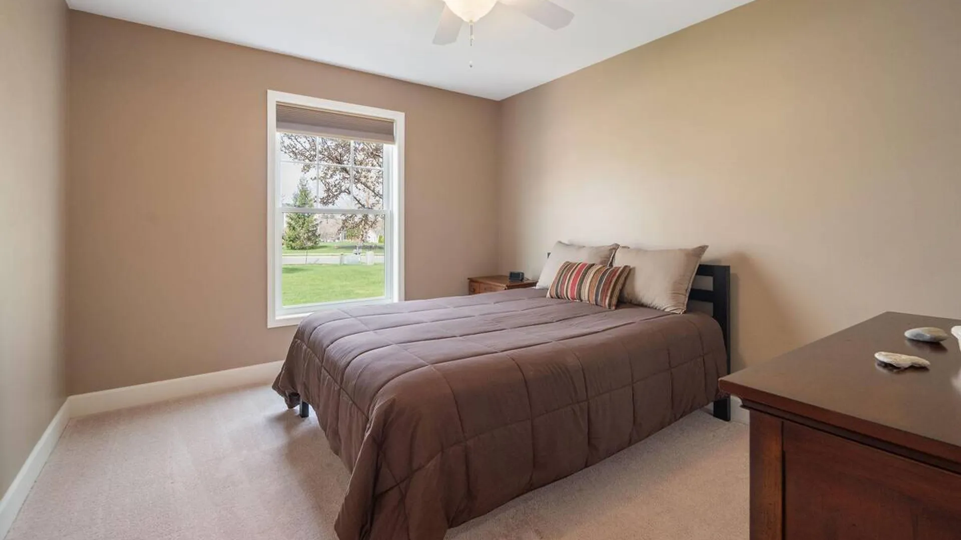 Property at 37 Gladstone Circle, Halfmoon, NY 12118 27