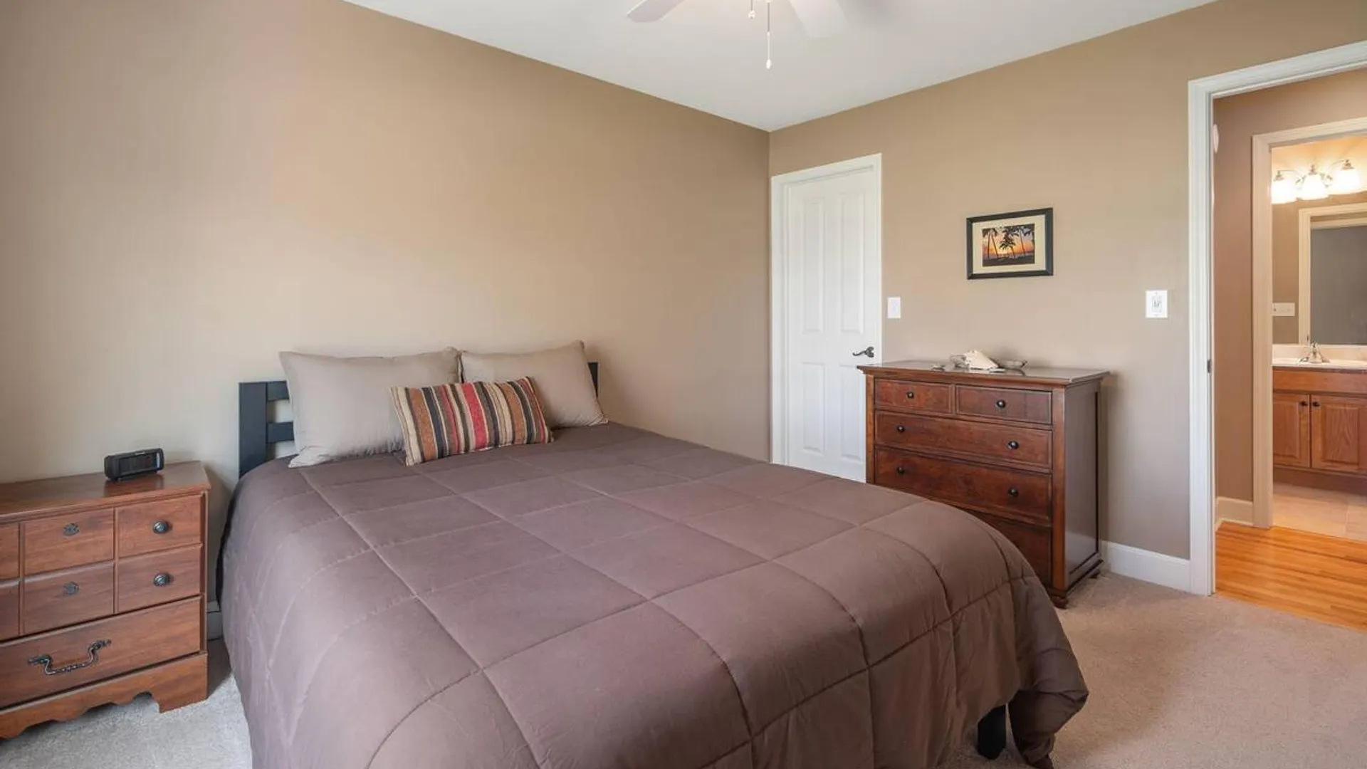 Property at 37 Gladstone Circle, Halfmoon, NY 12118 28