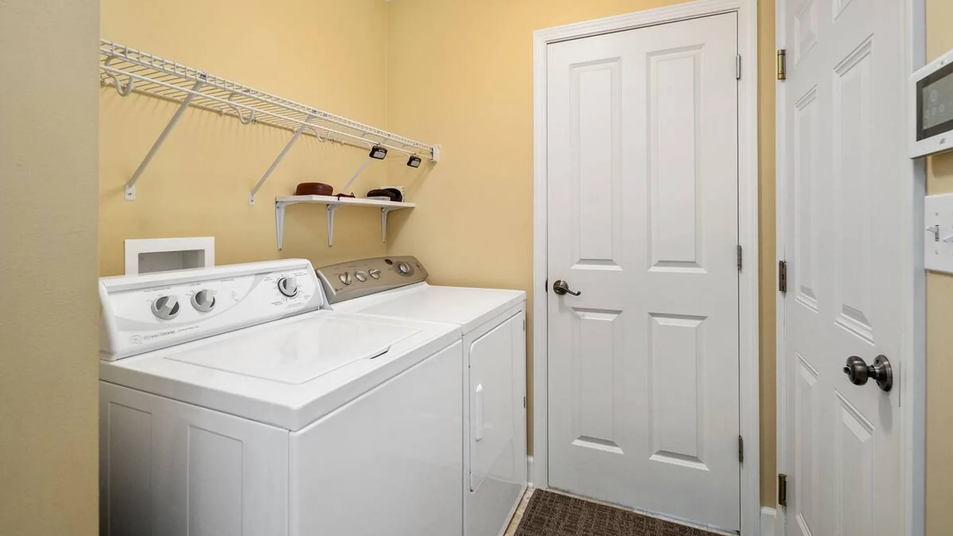 Property at 37 Gladstone Circle, Halfmoon, NY 12118 32