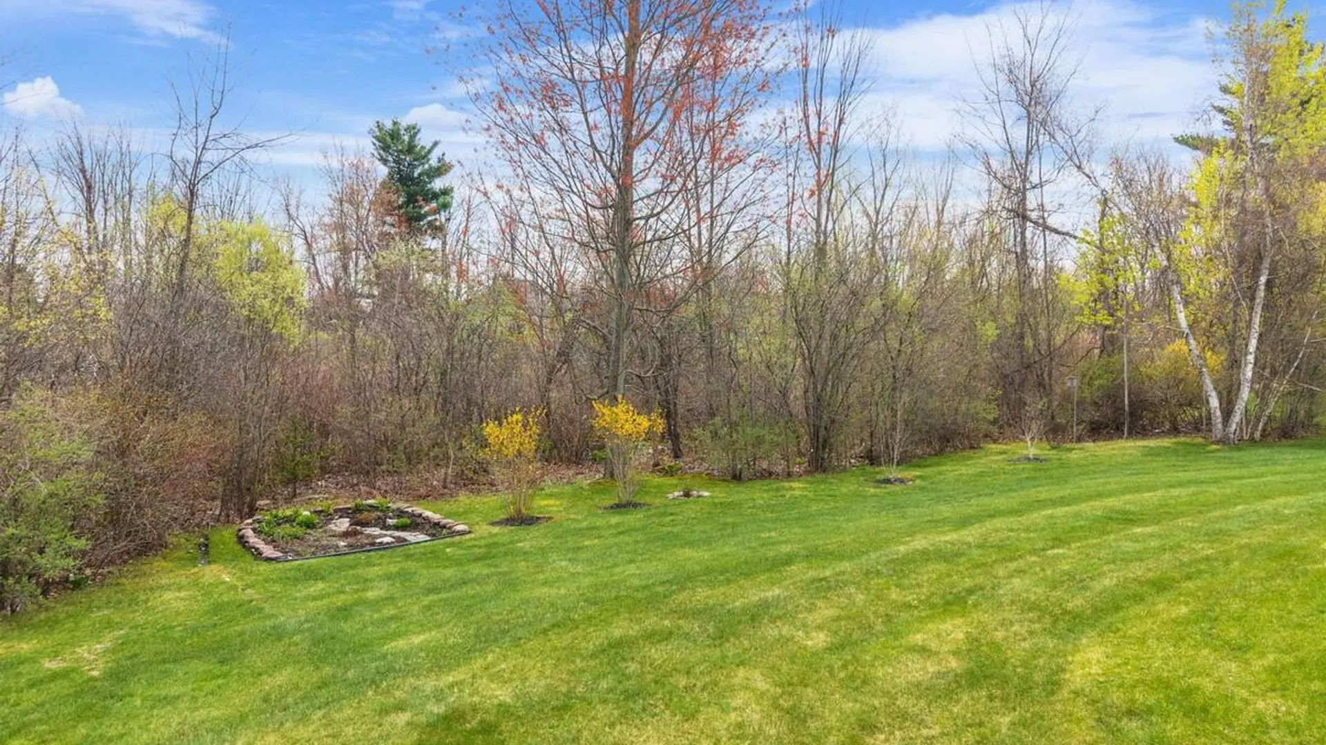 Property at 37 Gladstone Circle, Halfmoon, NY 12118 44