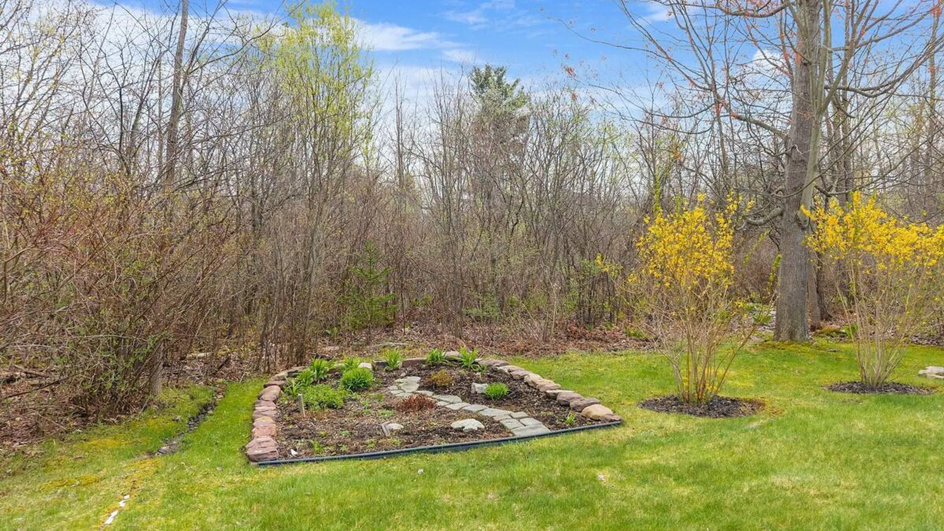 Property at 37 Gladstone Circle, Halfmoon, NY 12118 45