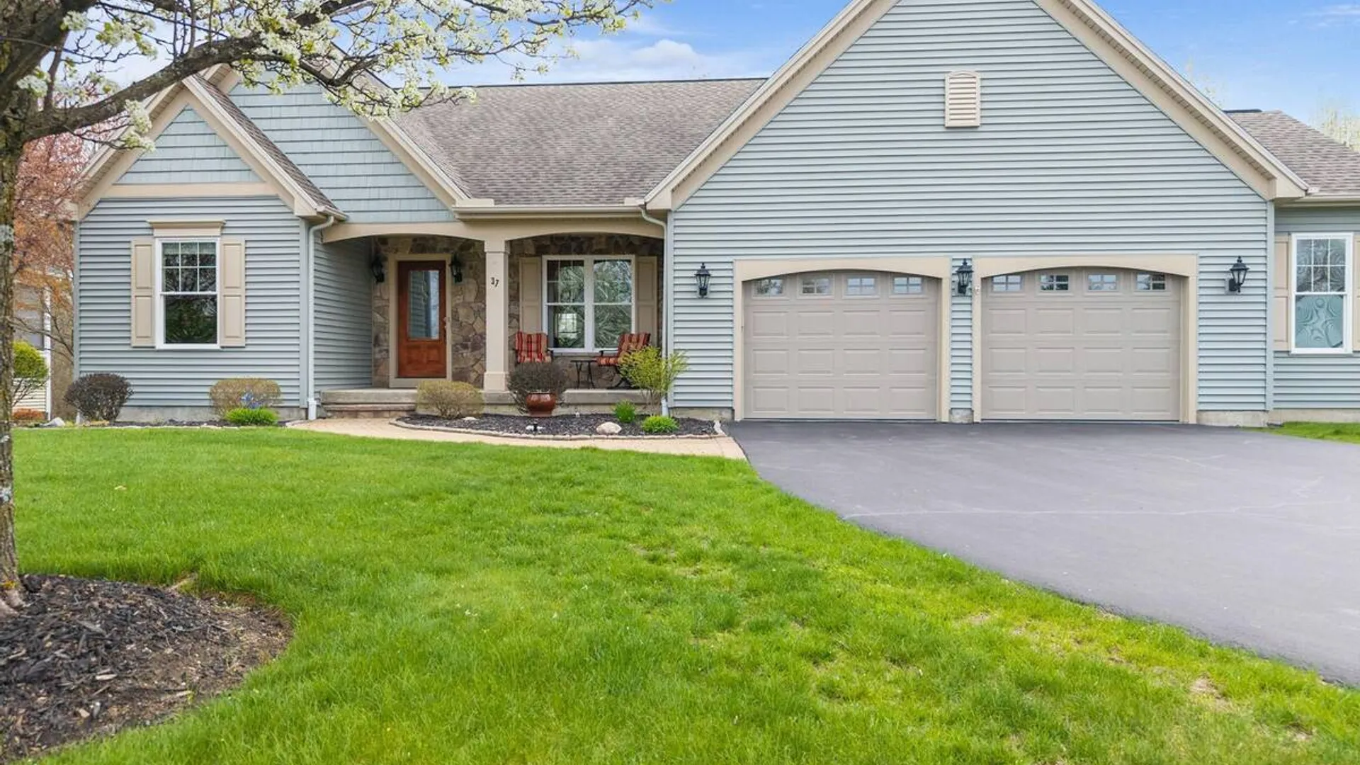 Property at 37 Gladstone Circle, Halfmoon, NY 12118 46