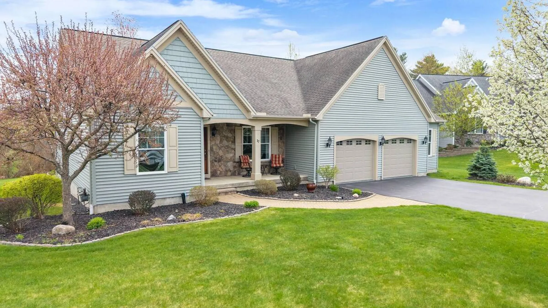 Property at 37 Gladstone Circle, Halfmoon, NY 12118 47