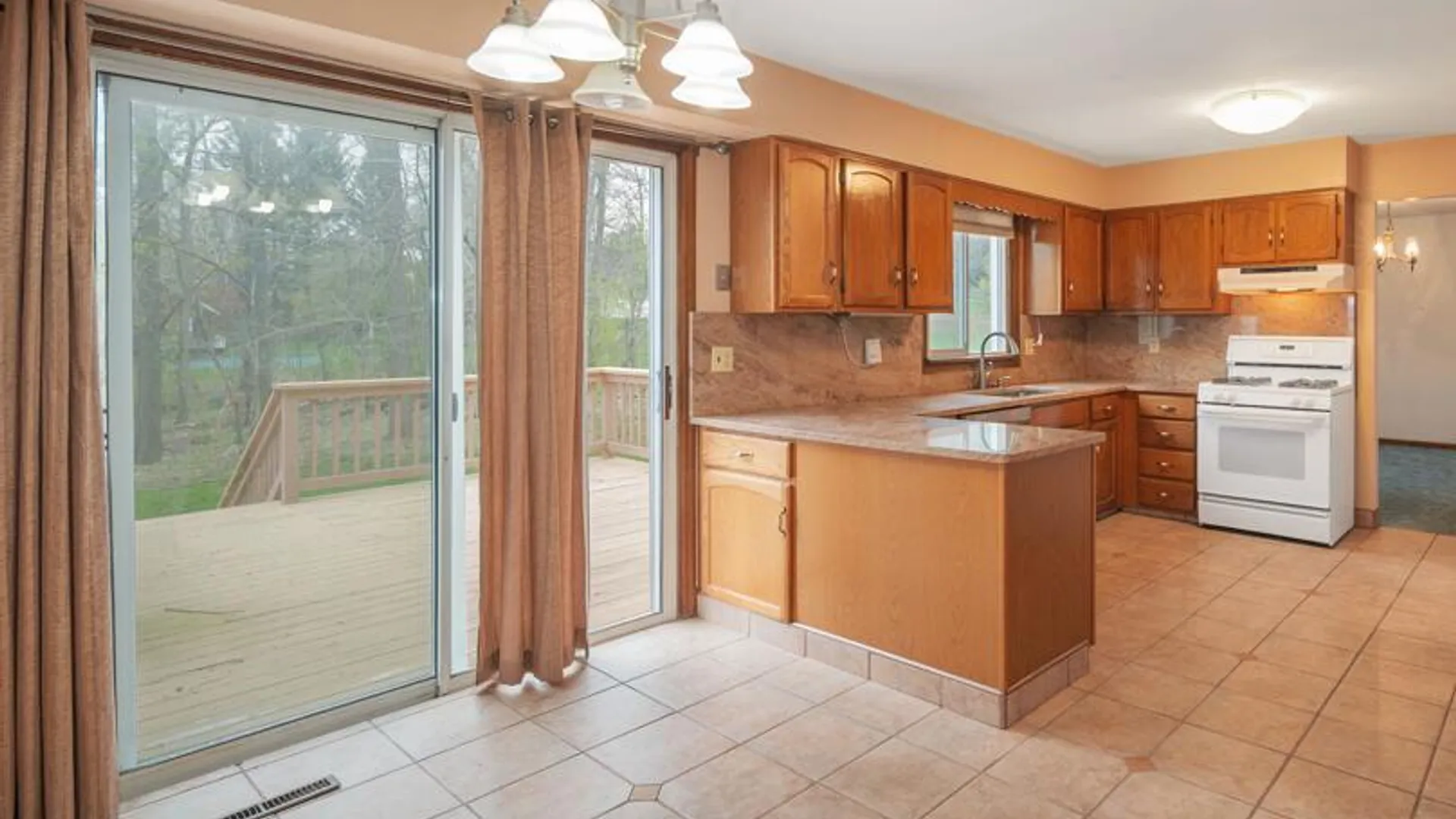 Property at 8 Windlass Drive, Colonie, NY 12110 14