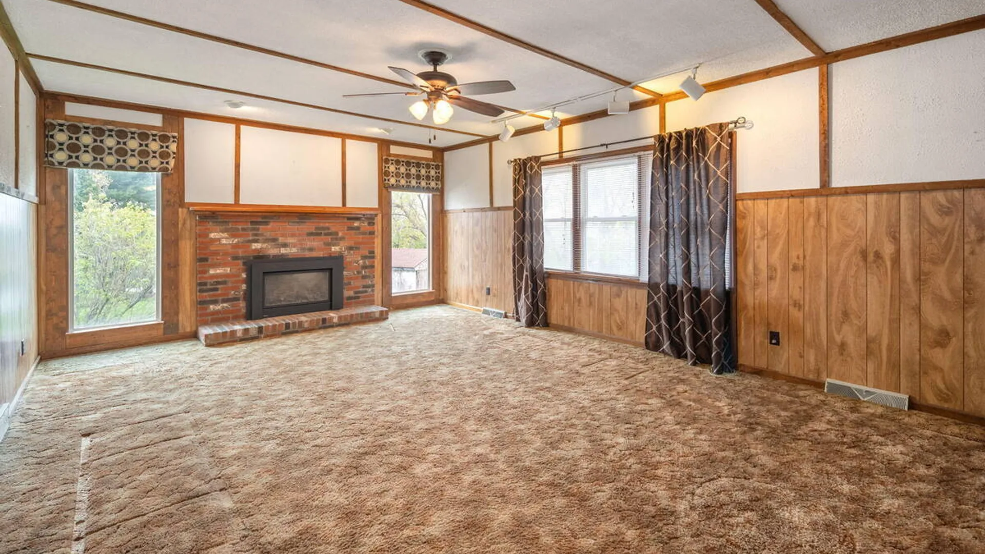 Property at 8 Windlass Drive, Colonie, NY 12110 16