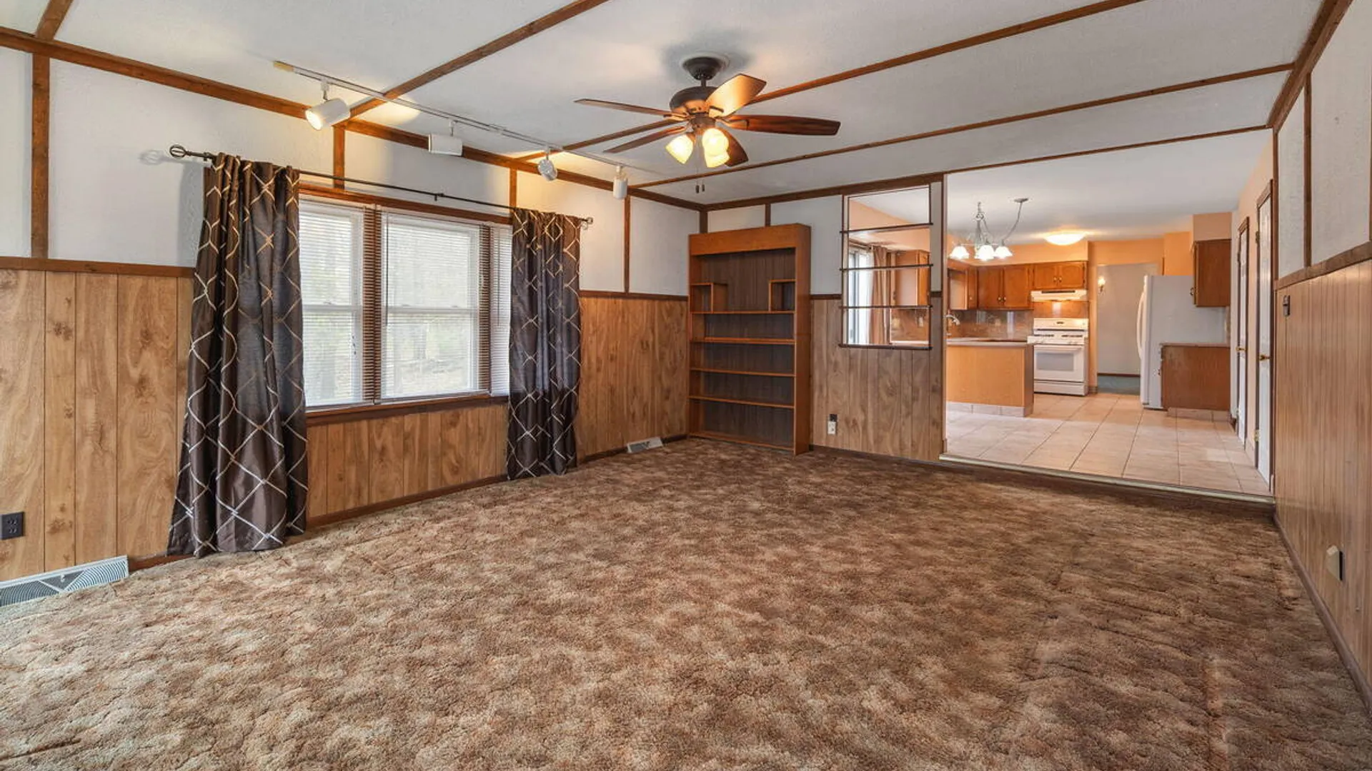 Property at 8 Windlass Drive, Colonie, NY 12110 17