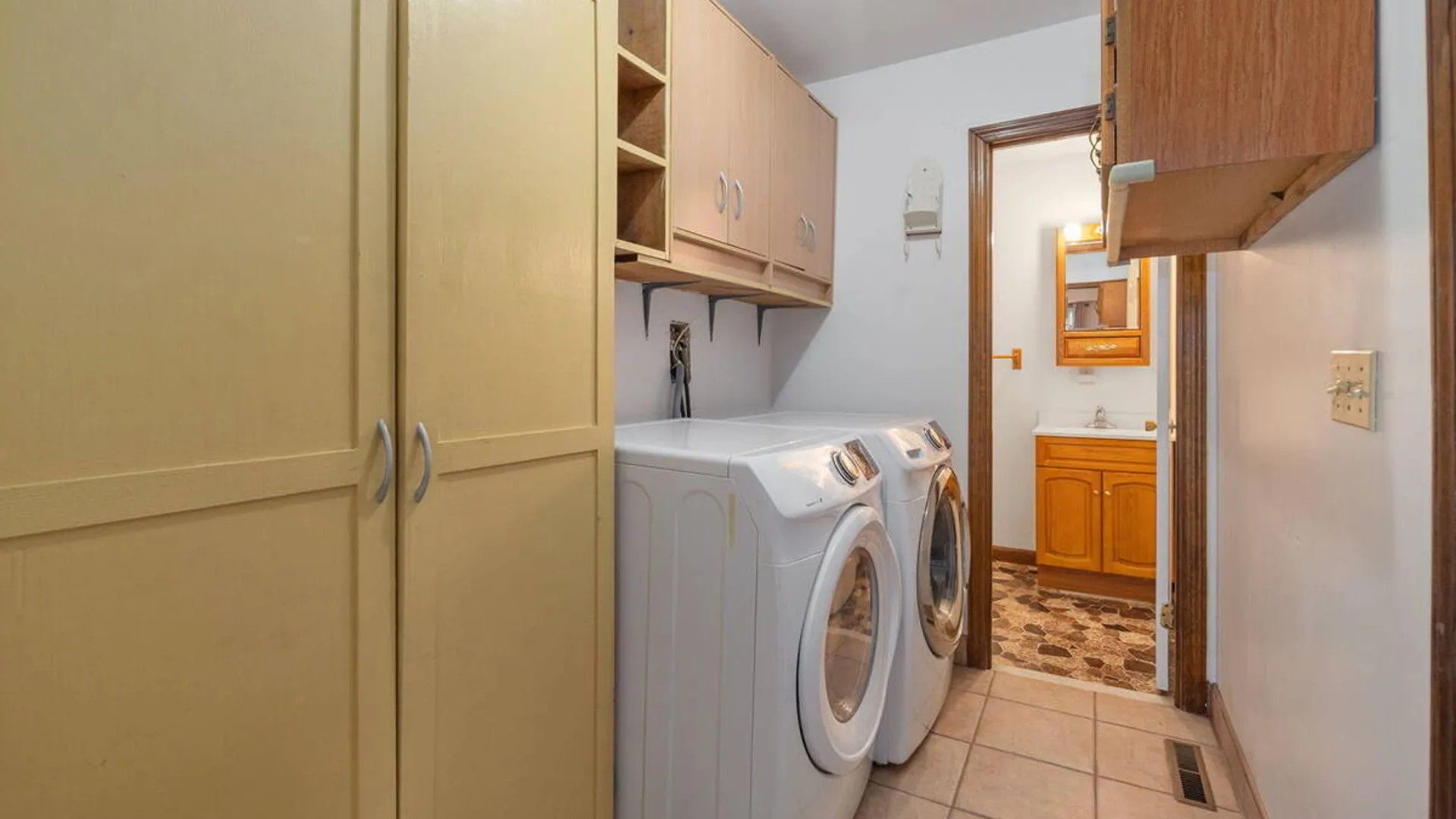 Property at 8 Windlass Drive, Colonie, NY 12110 20