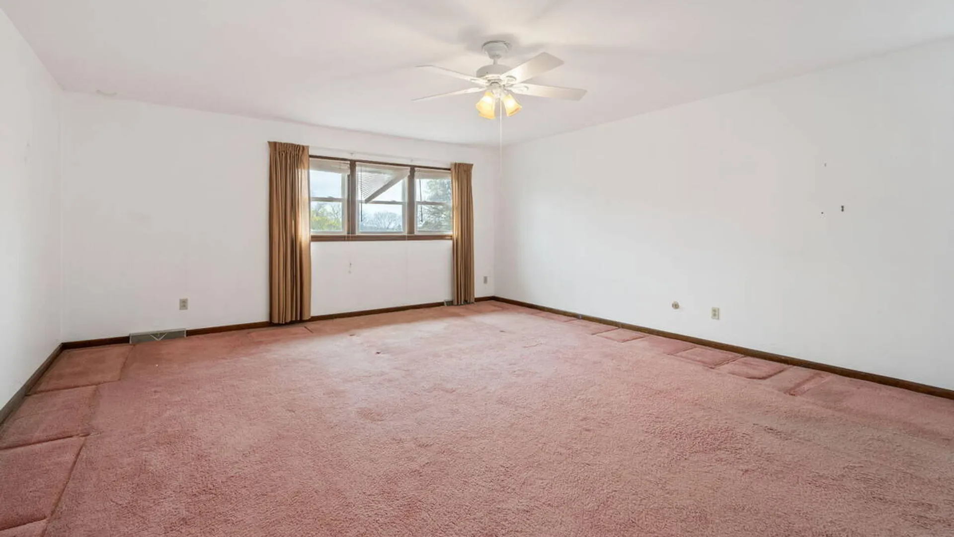 Property at 8 Windlass Drive, Colonie, NY 12110 24