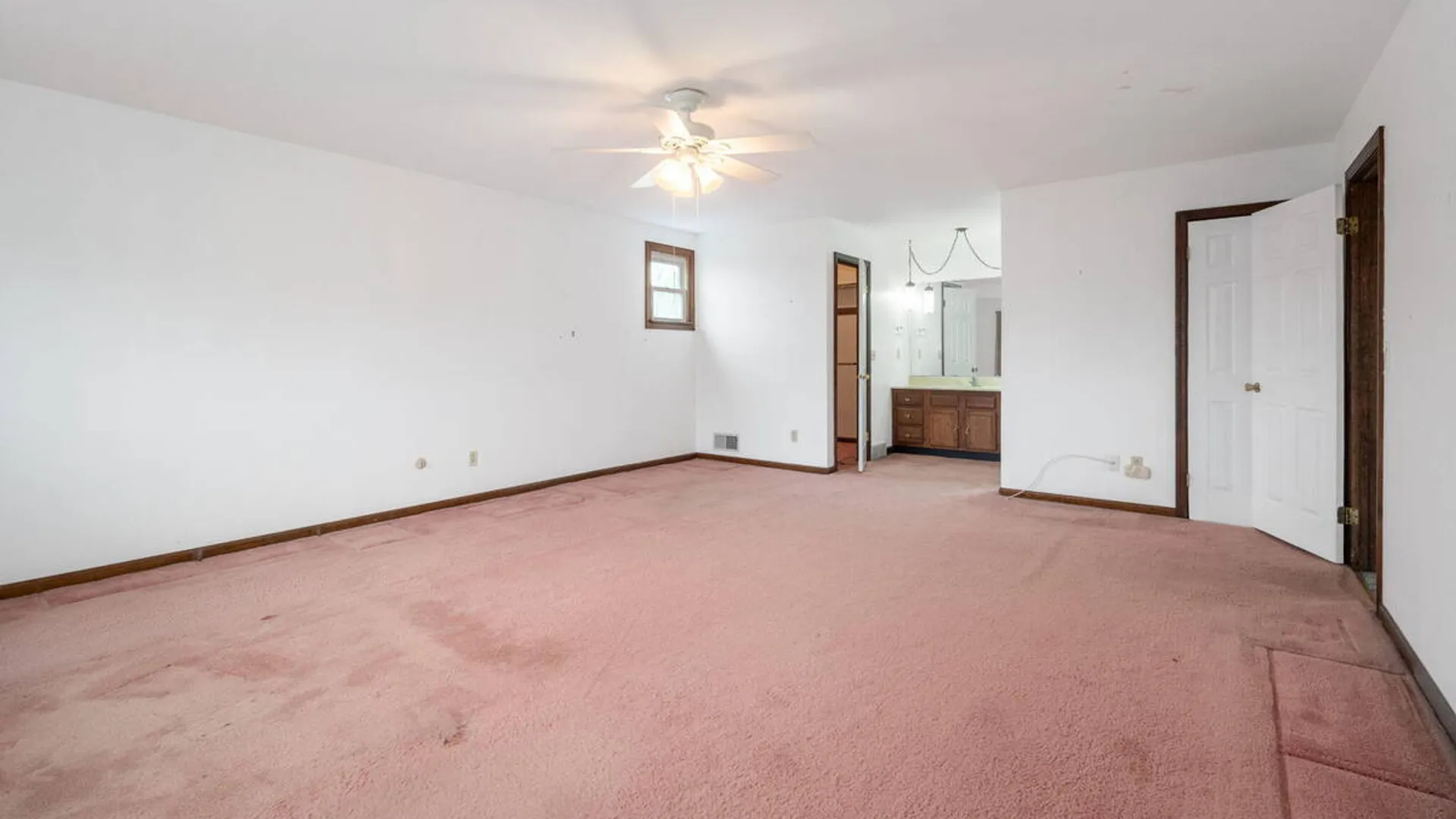 Property at 8 Windlass Drive, Colonie, NY 12110 25