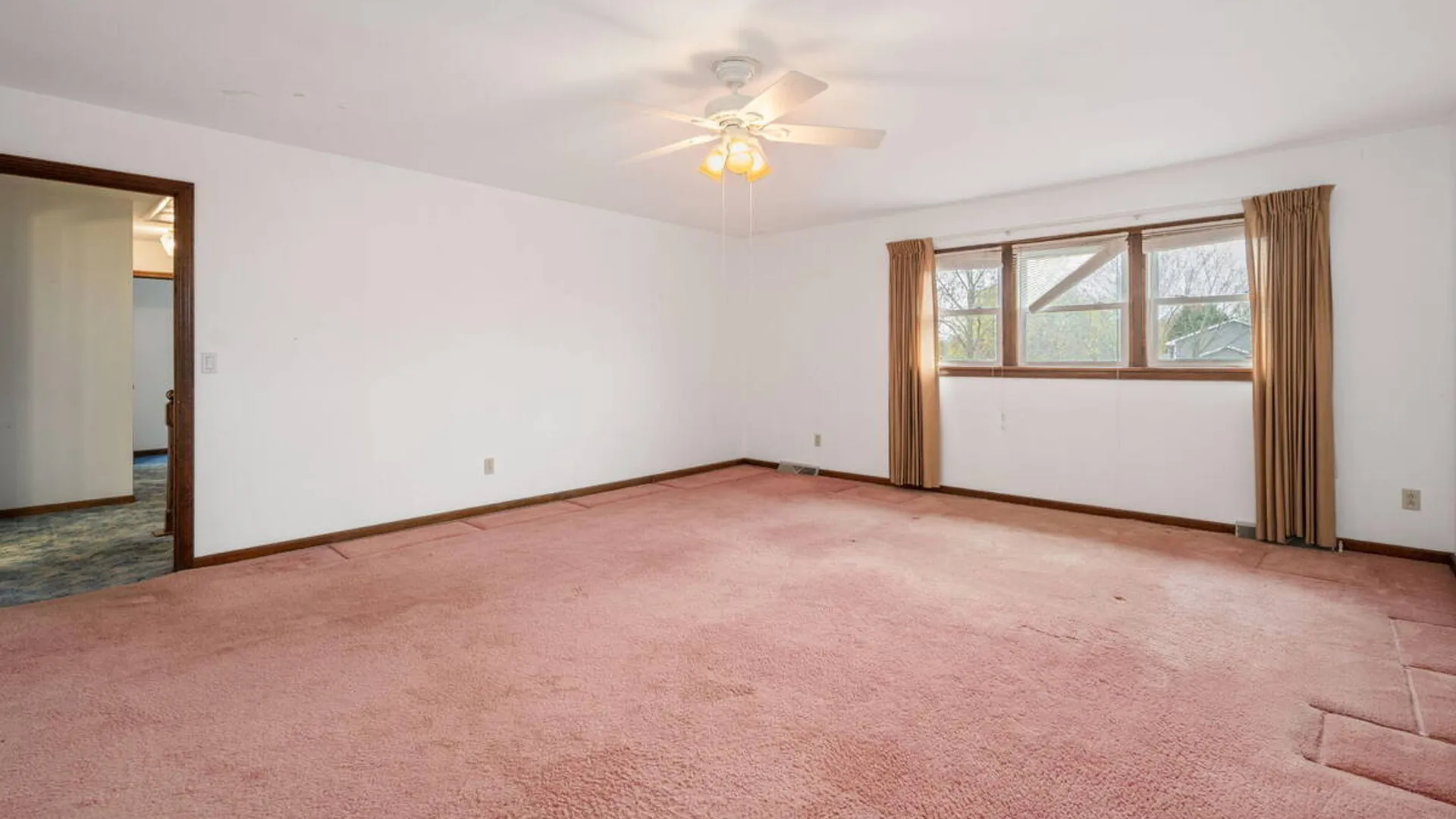 Property at 8 Windlass Drive, Colonie, NY 12110 26